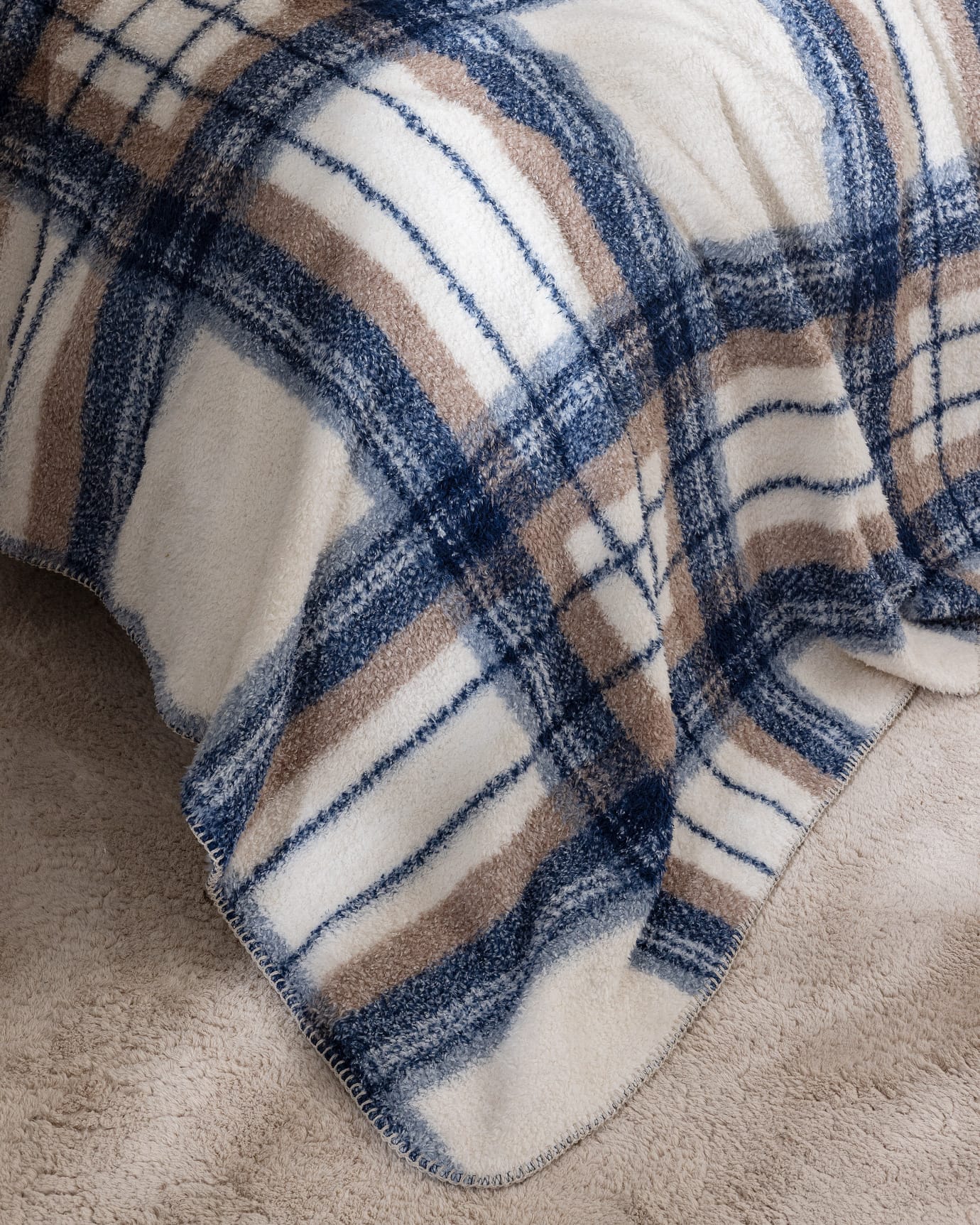 Polyester Sherpa Single Blanket - Reversible Dual-Tone Comfort