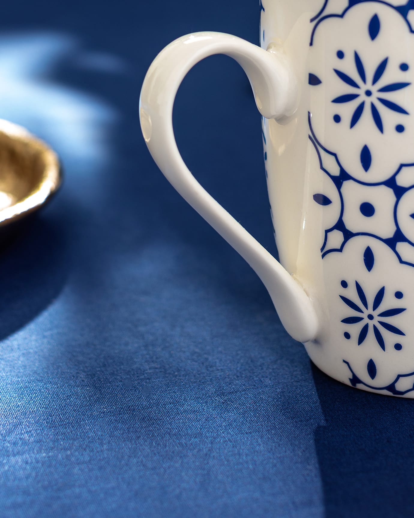 Tasse en porcelaine fine premium - Élégante et durable pour un plaisir quotidien