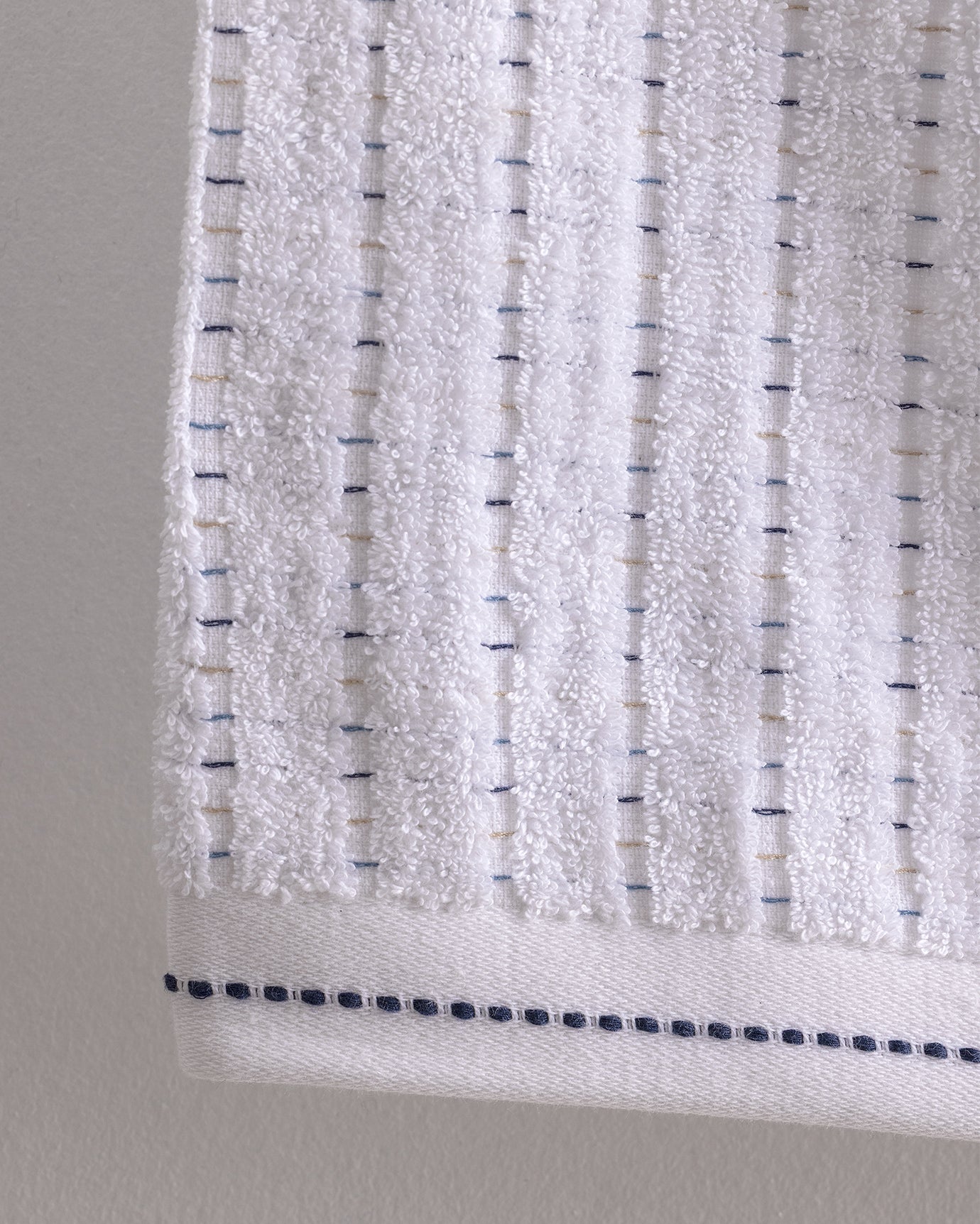 Grenat Cotton Bath Towel - White & Navy
