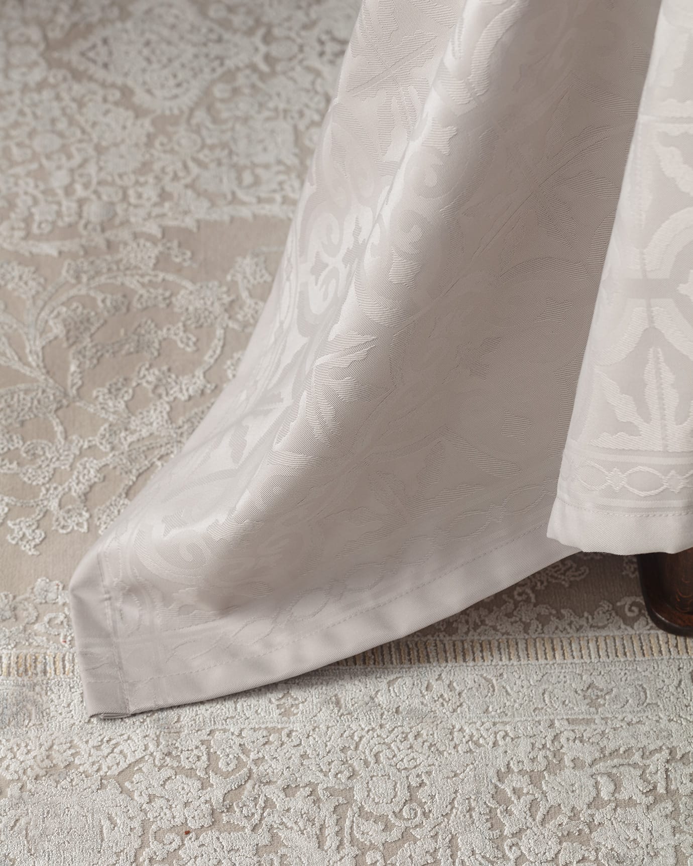 Durable Polyester Tablecloth - Pradines Collection