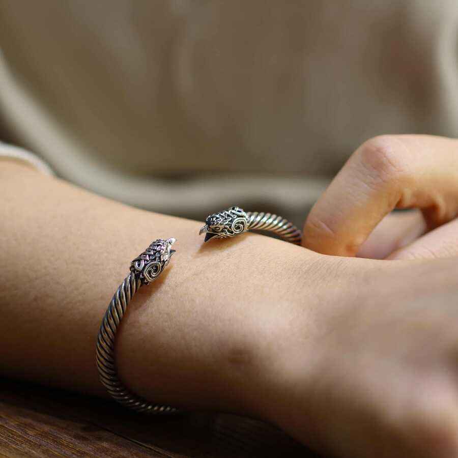 Pánský náramek s hlavou sokola z prémiového stříbra 925 Sterling, kroucený design