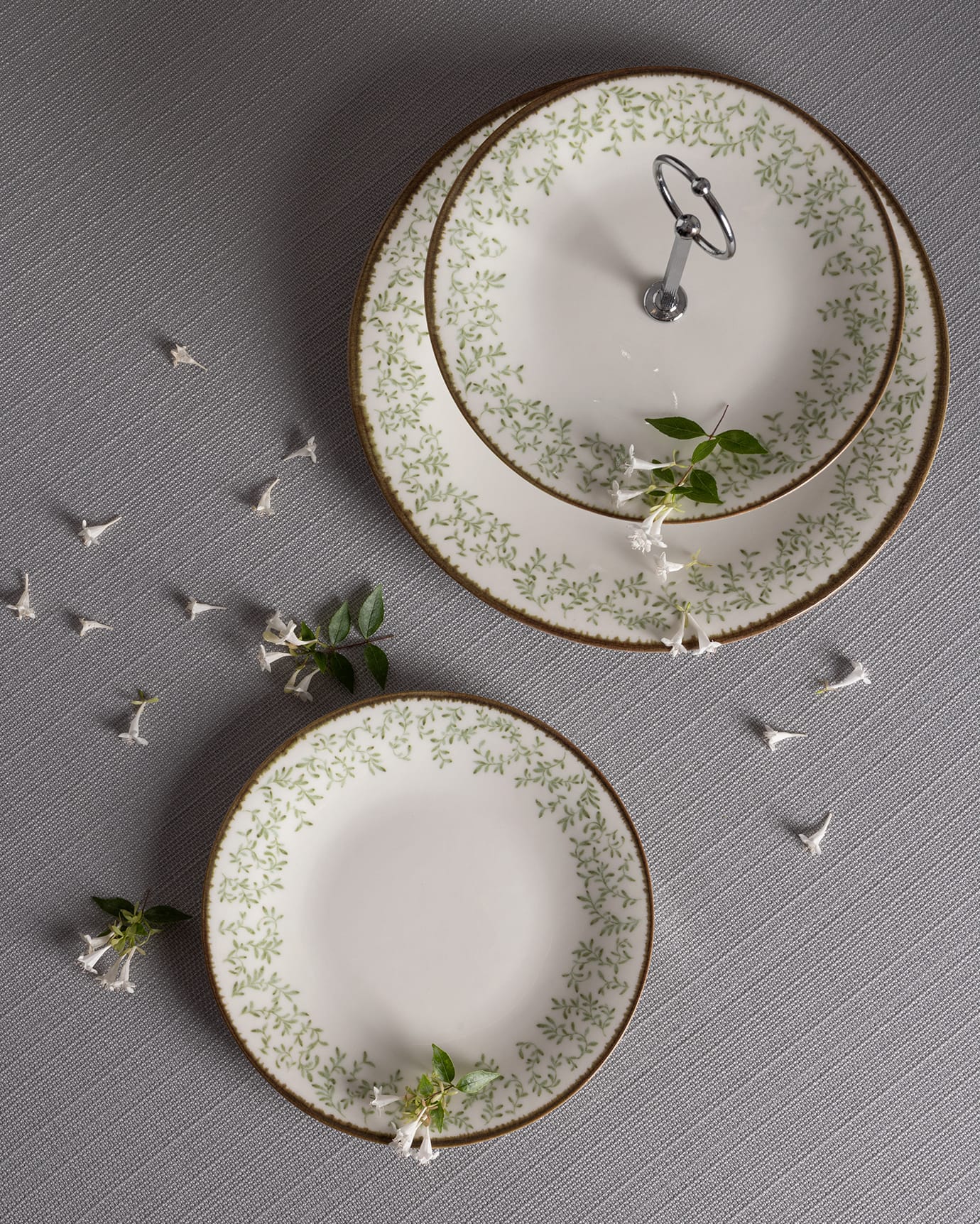 New Bone Porcelain 7-Piece Dessert Set - Elegant Tiered Serving Stand