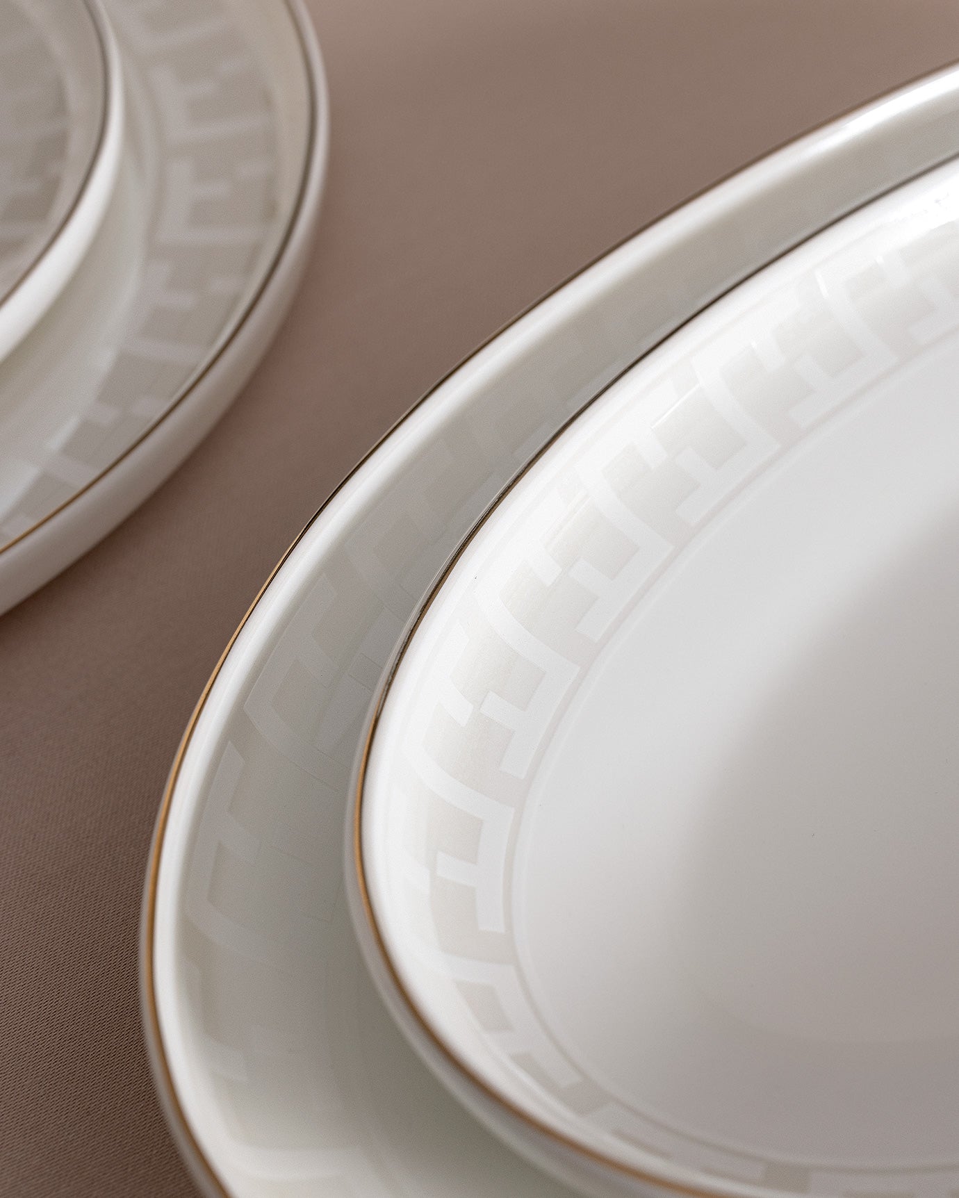 Fine Bone Porcelain 6-Person Dinner Set - Timeless Elegance