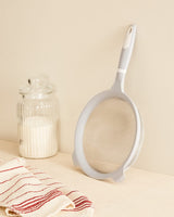 Premium Kitchen Mesh Strainer Sieve - 22cm Diameter for Cooking & Baking