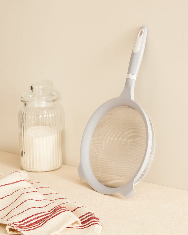 Premium Kitchen Mesh Strainer Sieve - 22cm Diameter for Cooking & Baking