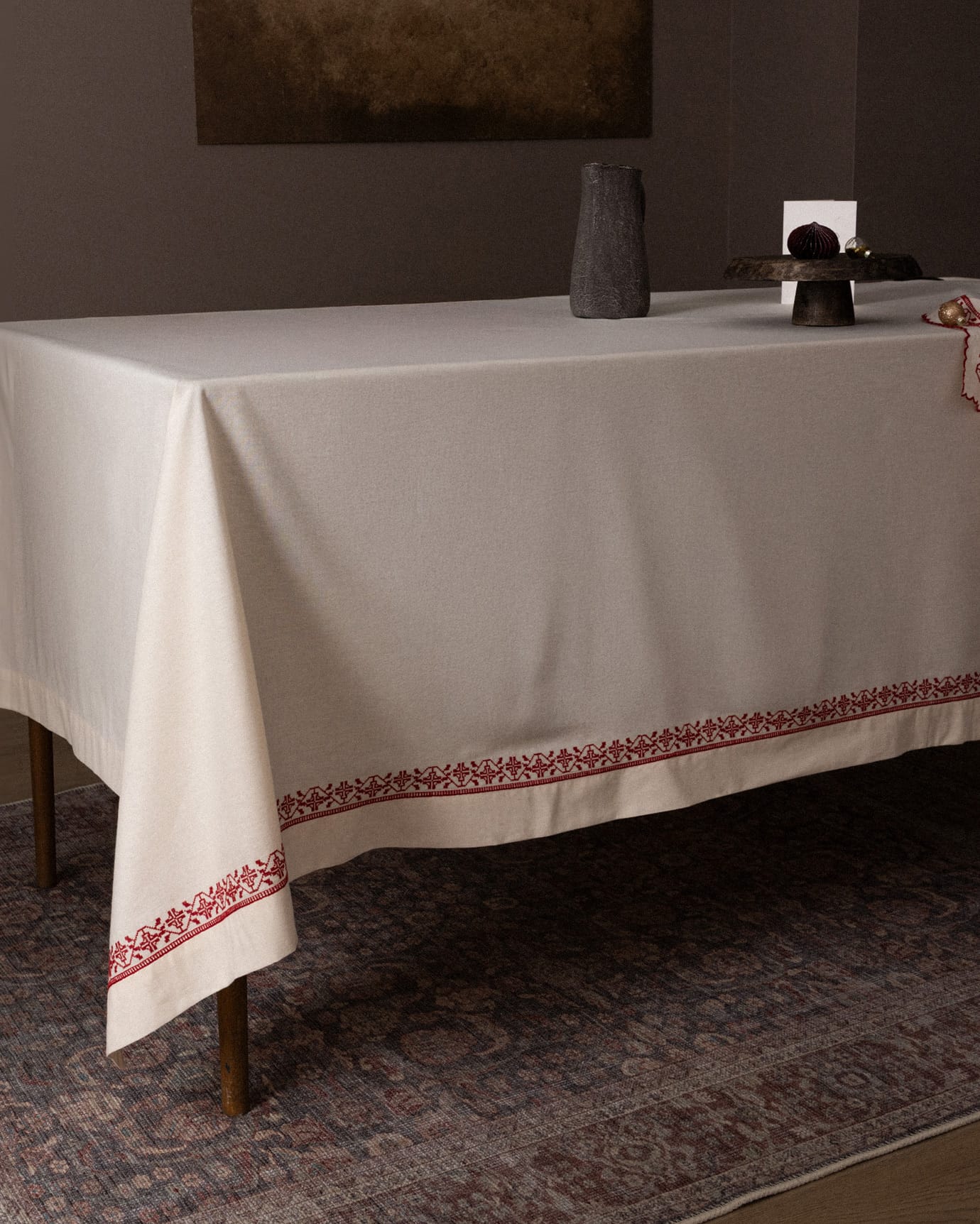 100% Cotton Ombrelot Tablecloth - Elegant Dining