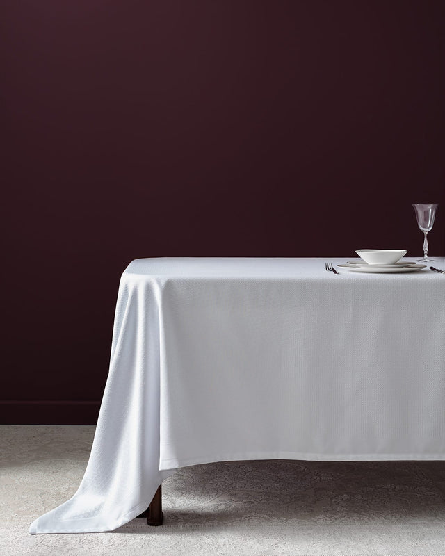 Elegant Polyester Dining Tablecloth - Sophisticated Bourdon Design