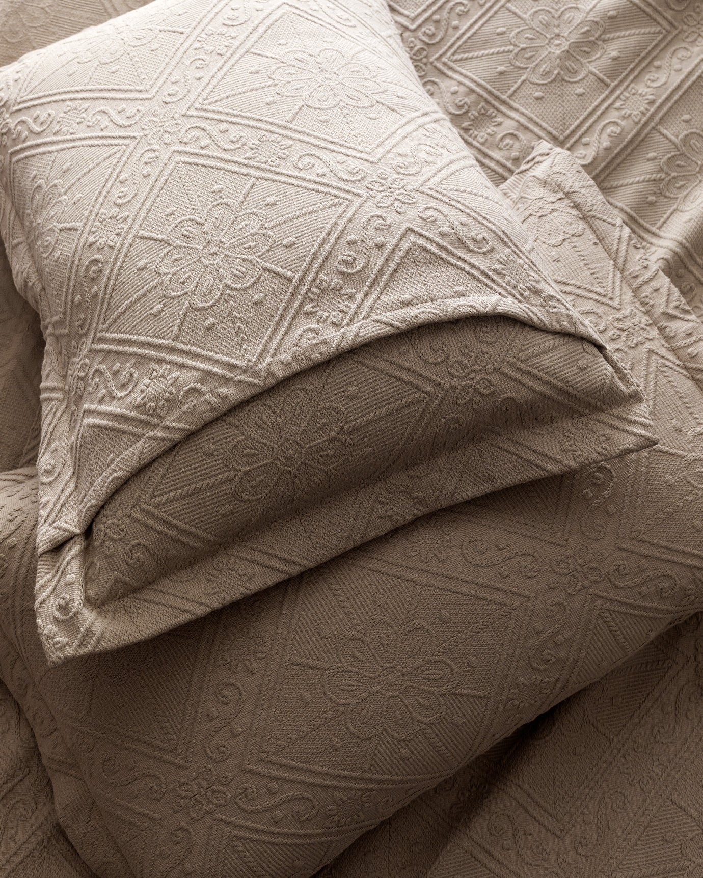 Marjolaina Double Size 100% Cotton Bedspread Coverlet