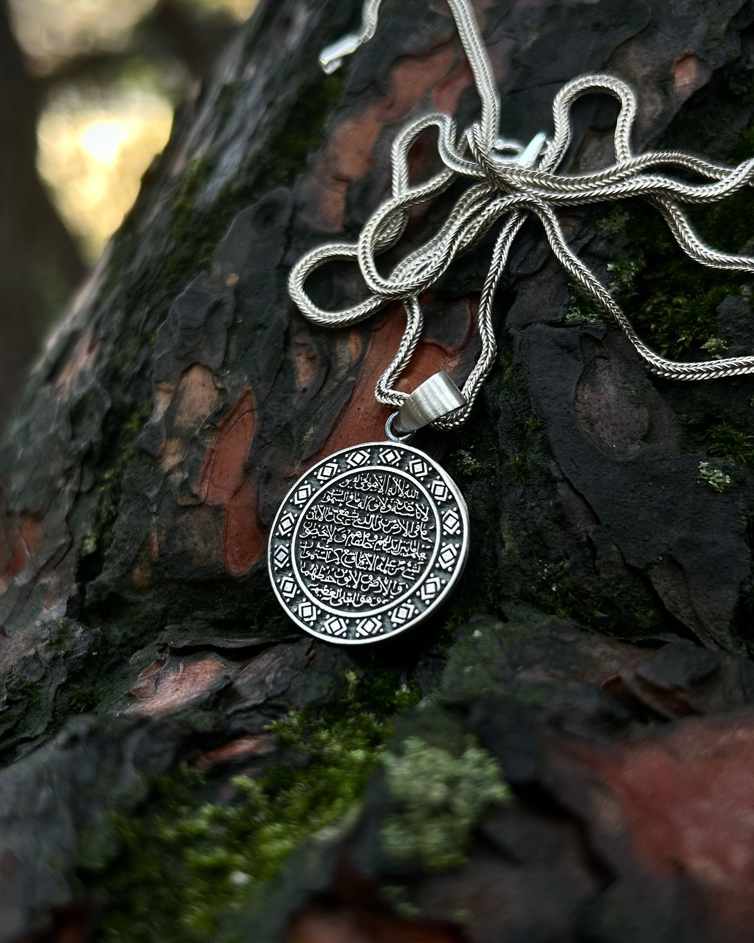 Ciondolo Rotondo in Argento Sterling con Ayatul Kursi - Protezione Divina