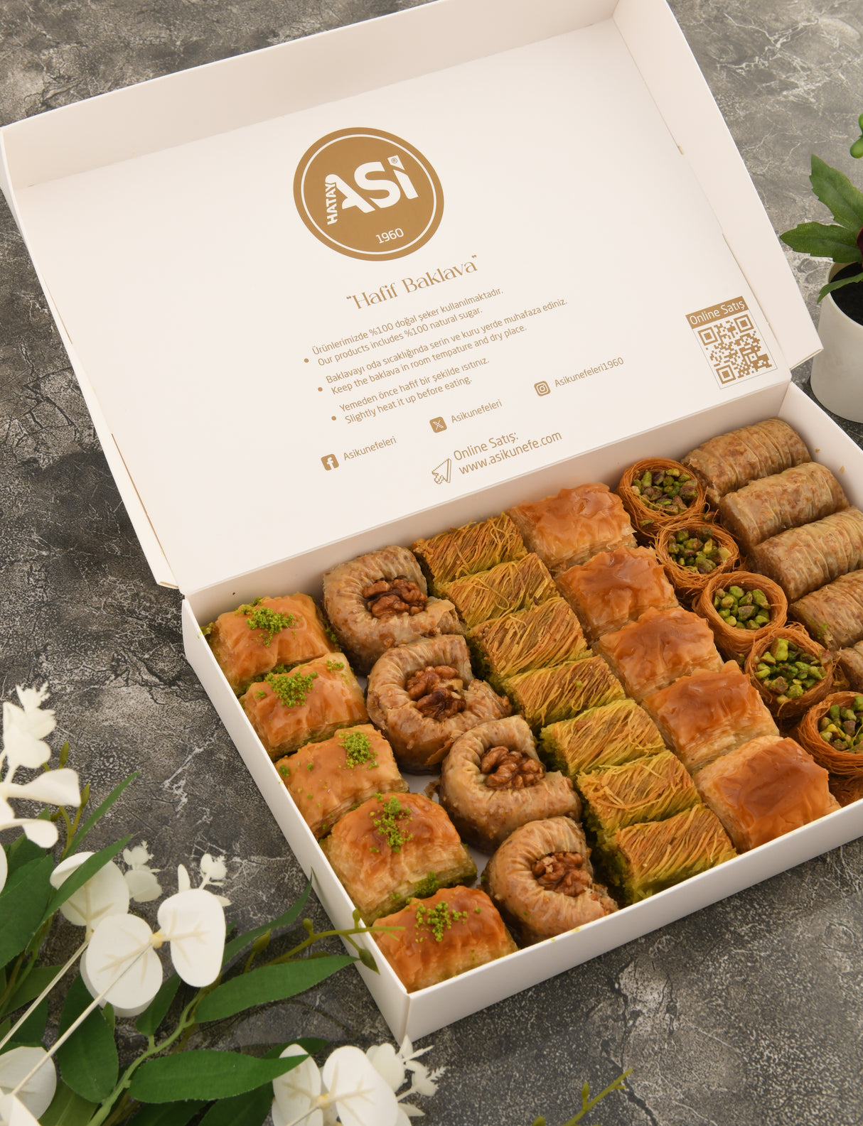 Asi | Gourmet Assorted Baklava with Pistachio and Walnut