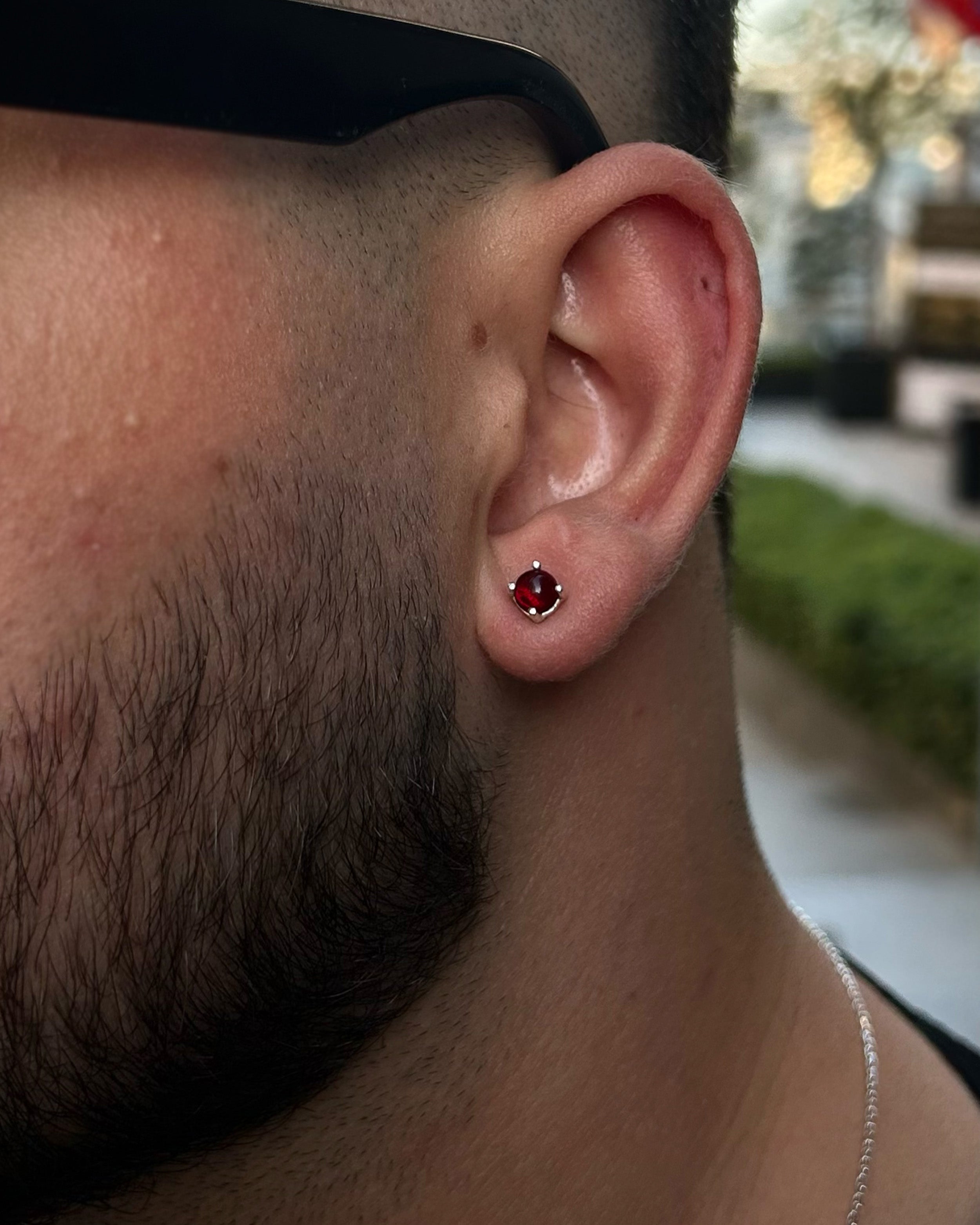 Pánský náušnice pecka z 925 sterlingového stříbra – minimalistický bordó kámen
