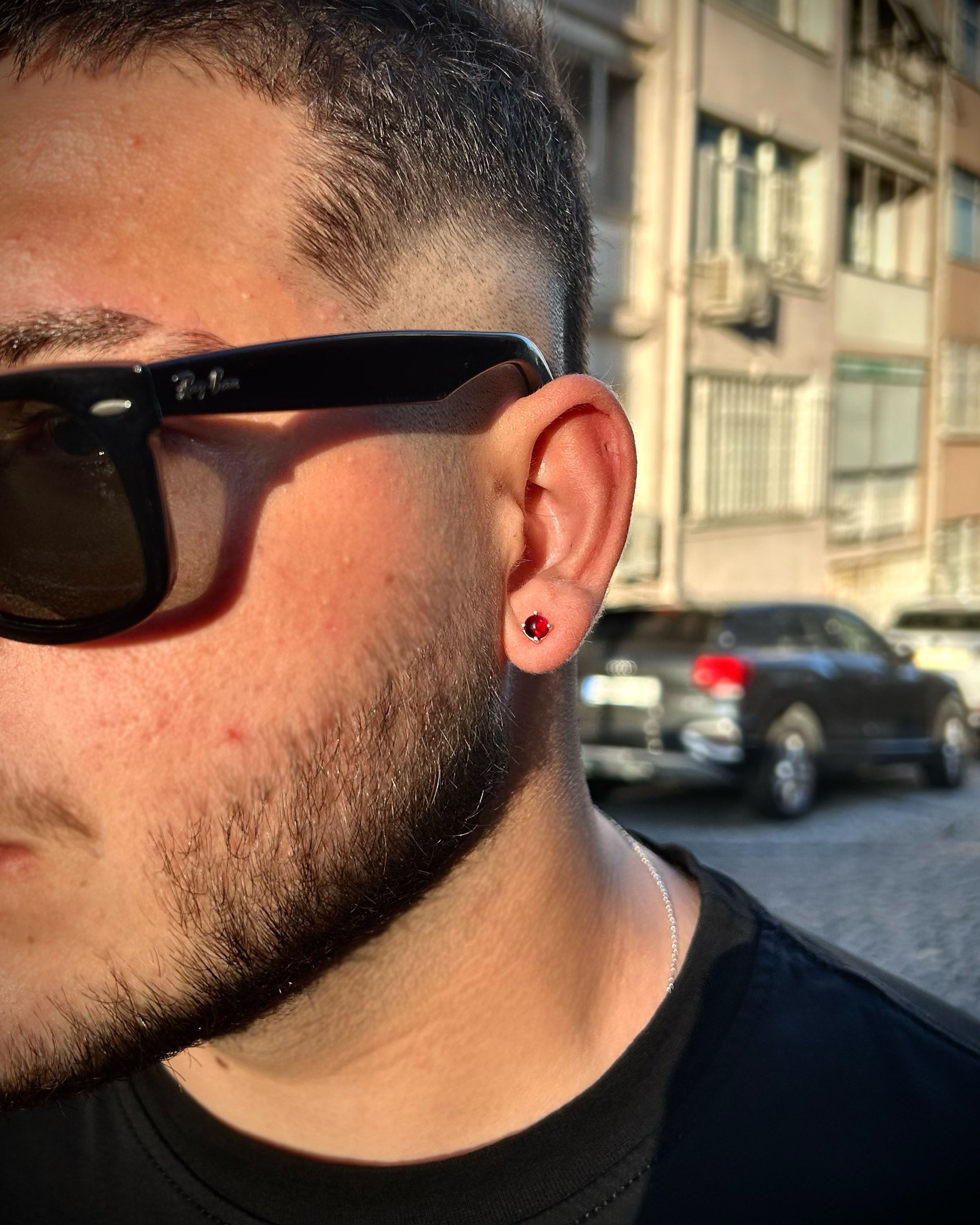 Pánský náušnice pecka z 925 sterlingového stříbra – minimalistický bordó kámen