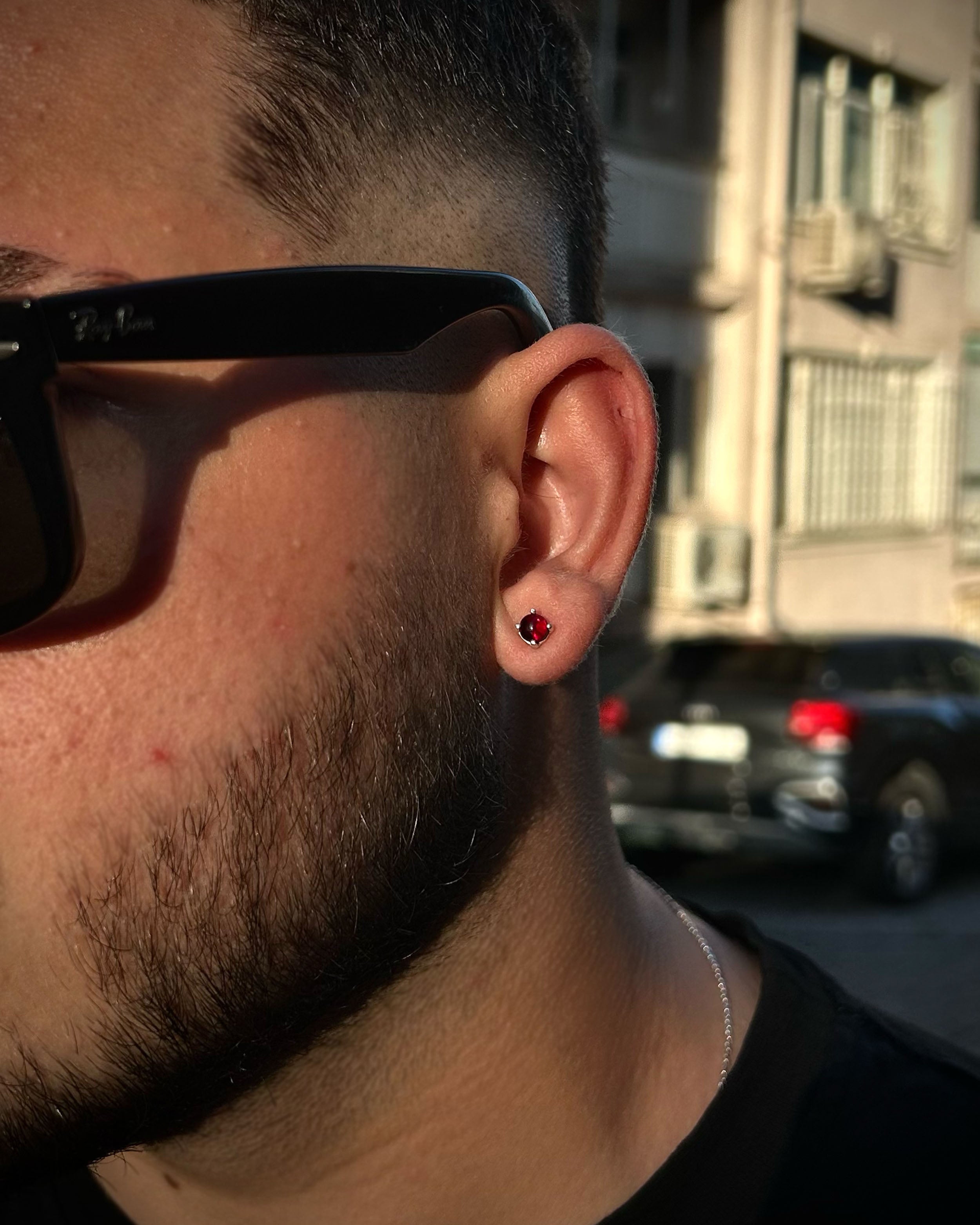 Pánský náušnice pecka z 925 sterlingového stříbra – minimalistický bordó kámen