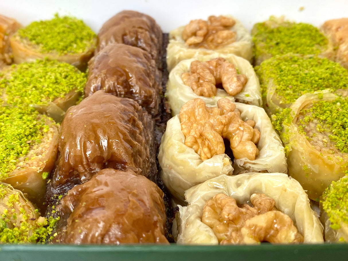 Karakoy Gulluoglu | Premium Baklava with Walnuts Gift Box