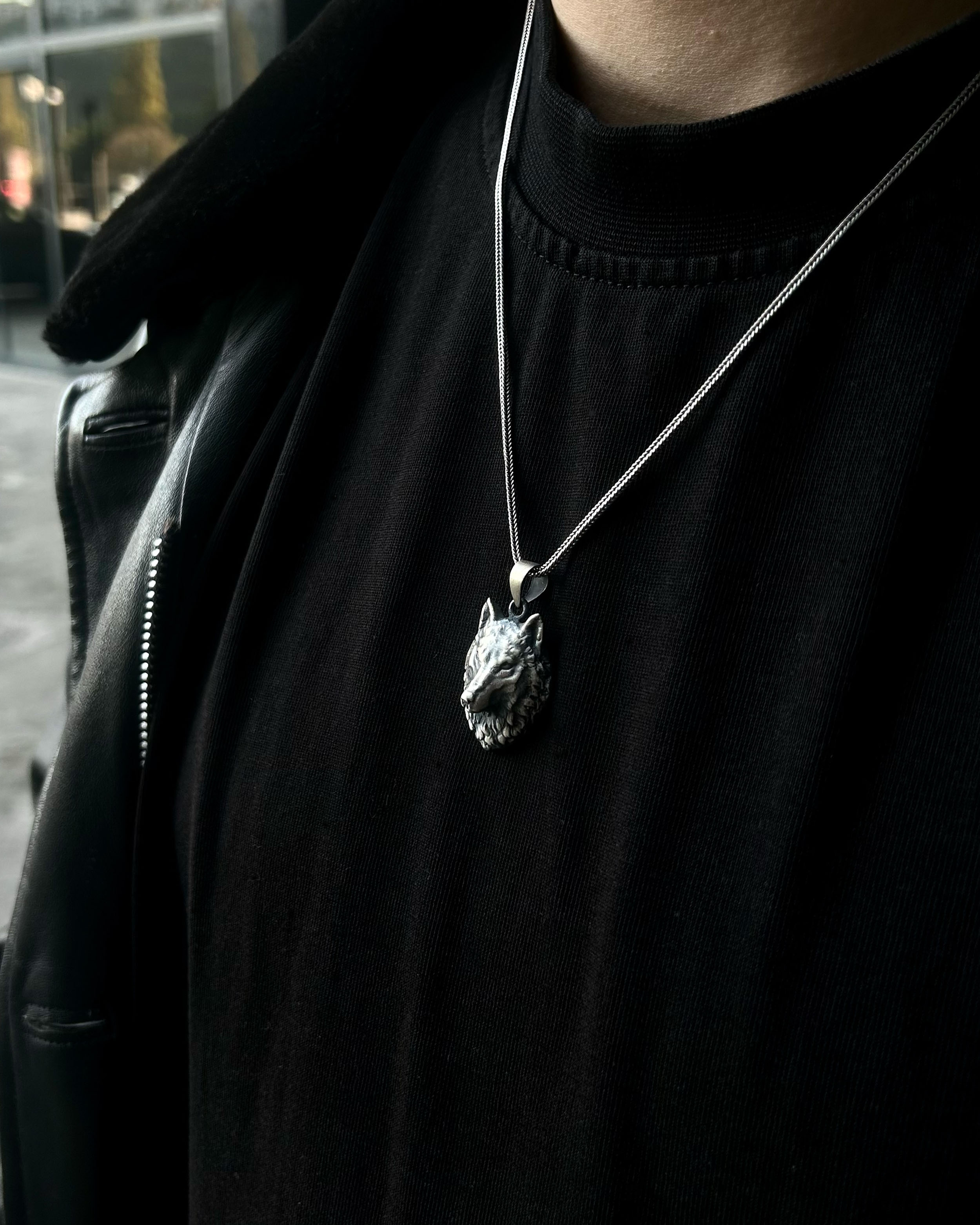 Náhrdelník s přívěskem 3D vlka ze stříbra - symbol svobody