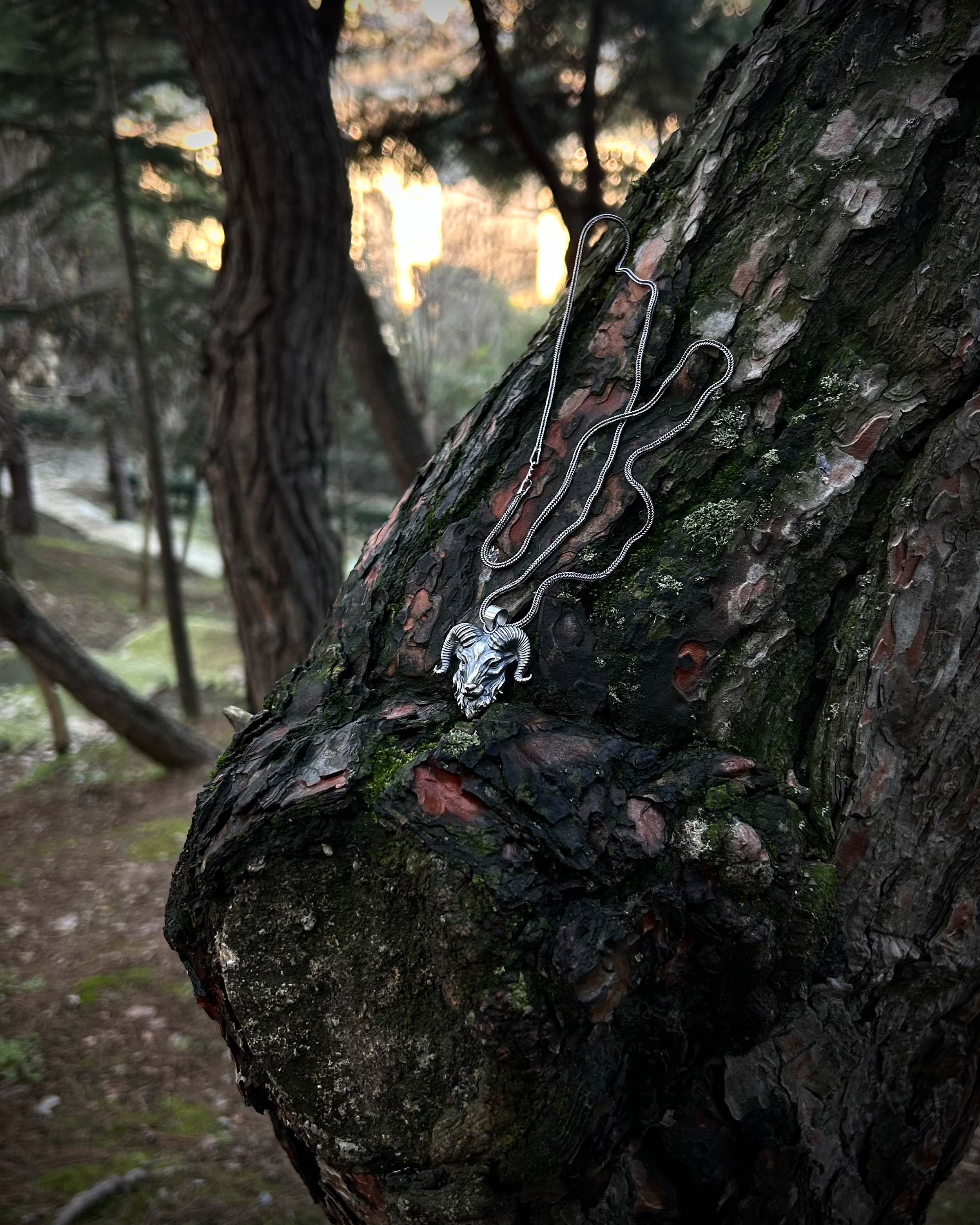 Colgante Aries de Plata Esterlina 925 Hecho a Mano - Diseño Zodiacal Poderoso