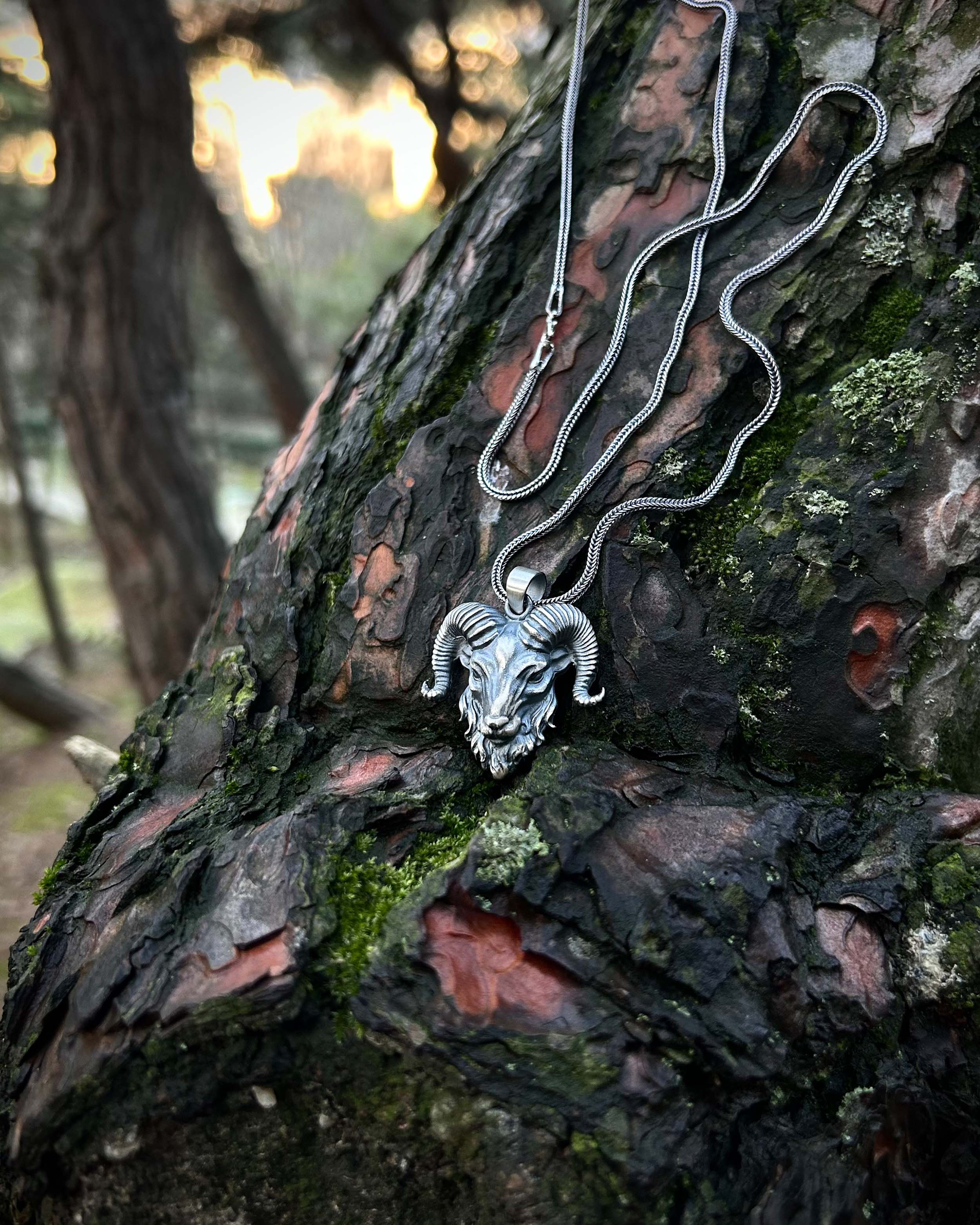 Colgante Aries de Plata Esterlina 925 Hecho a Mano - Diseño Zodiacal Poderoso
