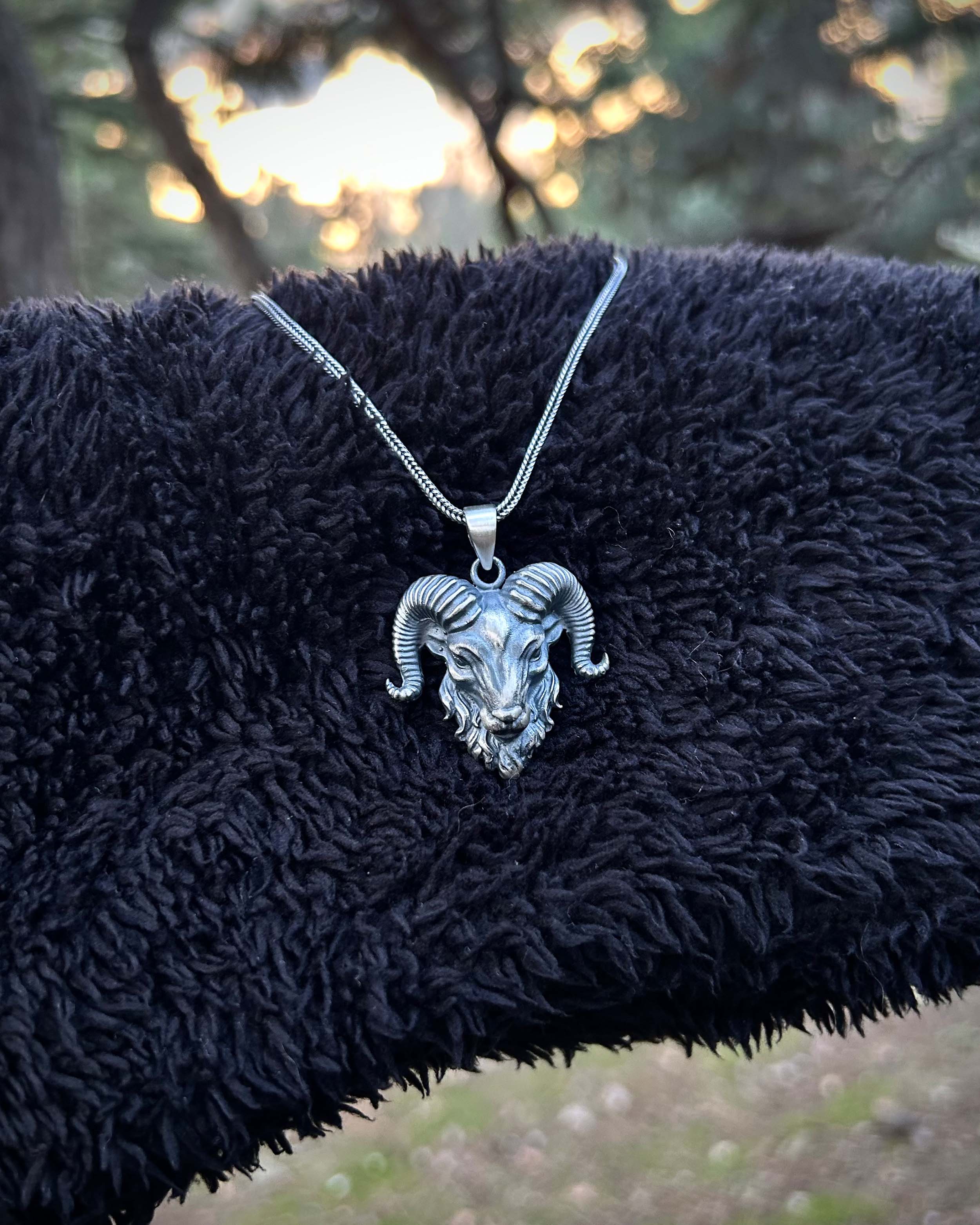 Colgante Aries de Plata Esterlina 925 Hecho a Mano - Diseño Zodiacal Poderoso