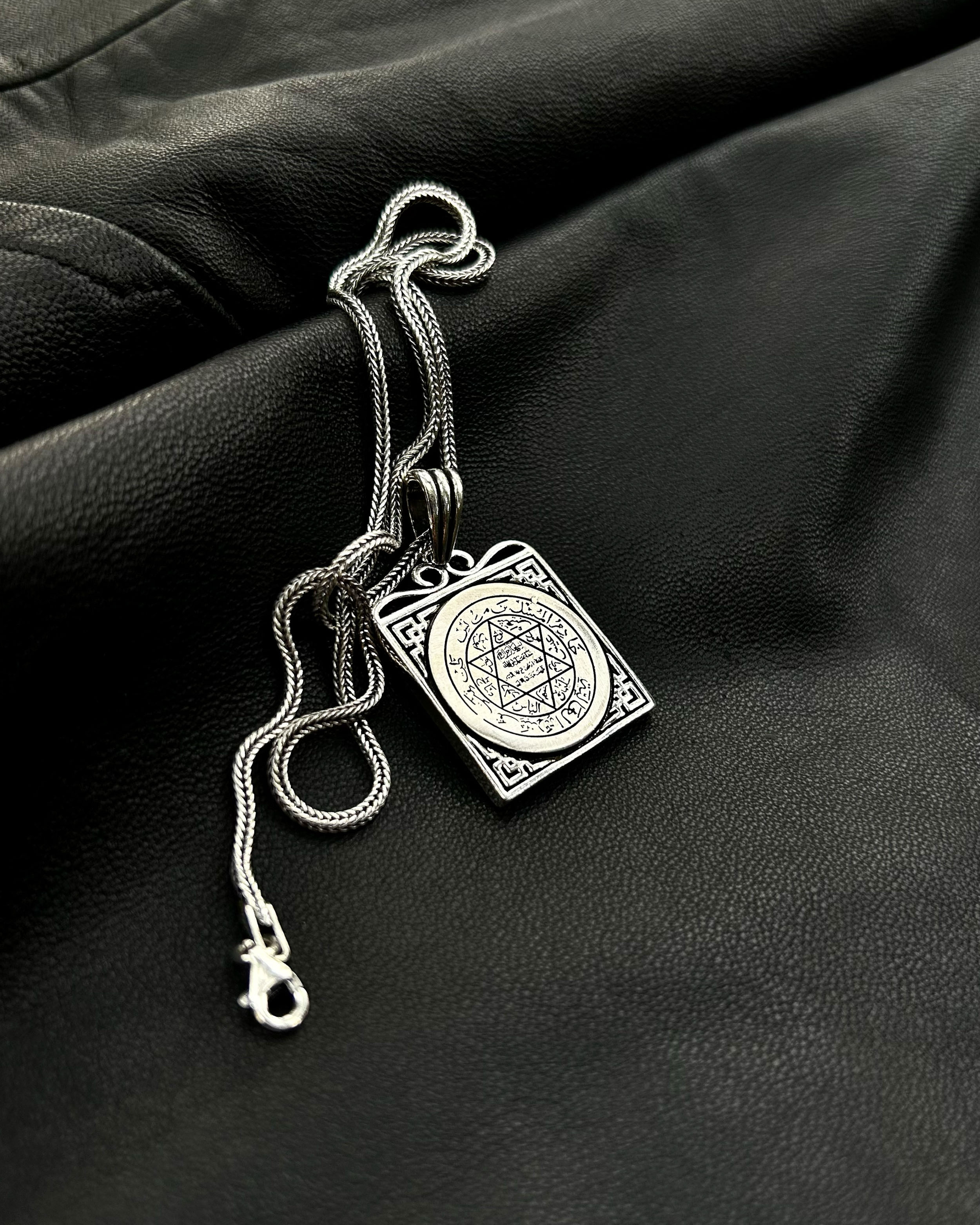 Náhrdelník z ryzího stříbra Pečeť Šalomounova - čtvercový talismanový design