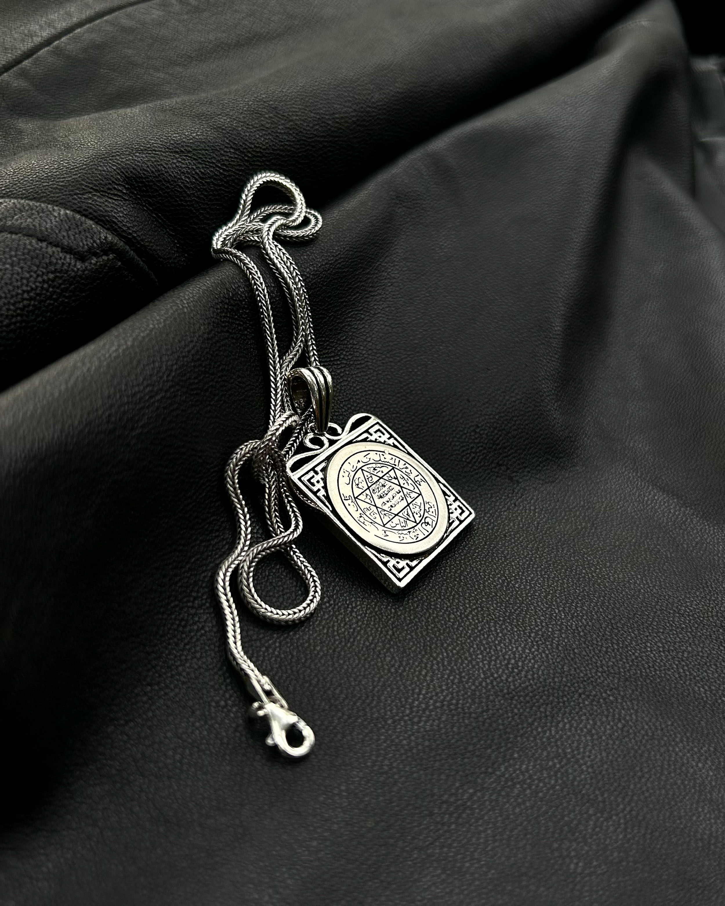 Náhrdelník z ryzího stříbra Pečeť Šalomounova - čtvercový talismanový design