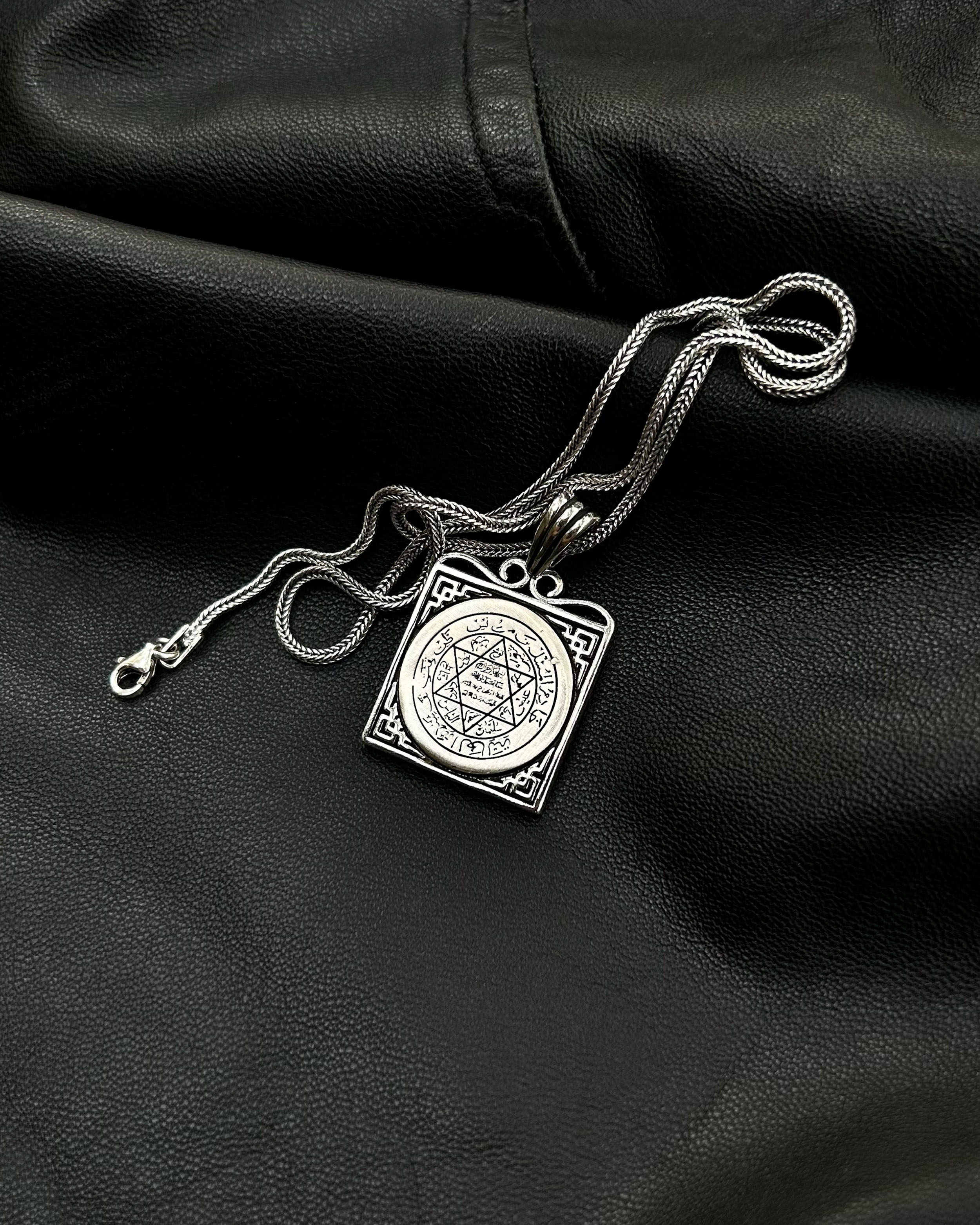 Náhrdelník z ryzího stříbra Pečeť Šalomounova - čtvercový talismanový design