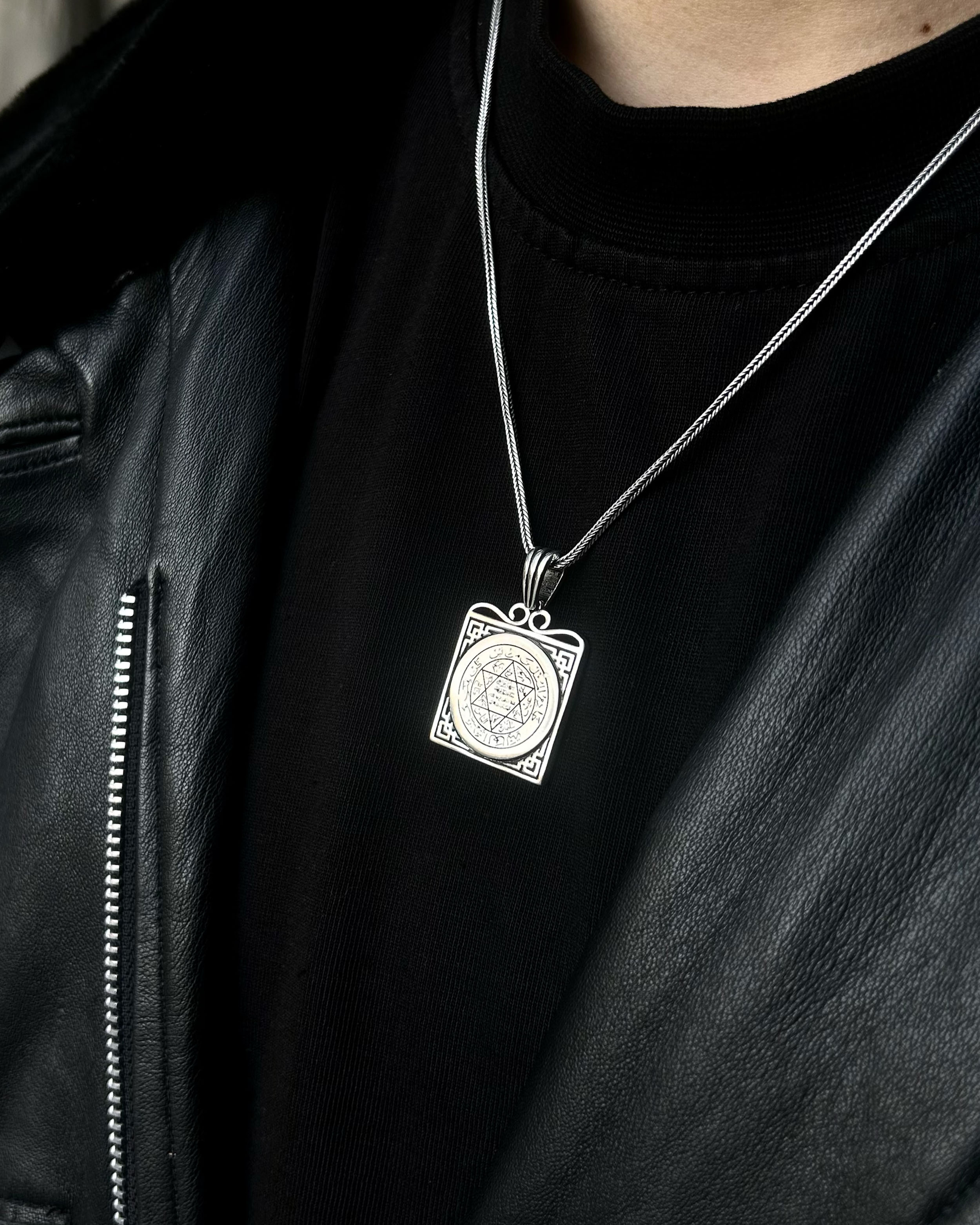 Náhrdelník z ryzího stříbra Pečeť Šalomounova - čtvercový talismanový design