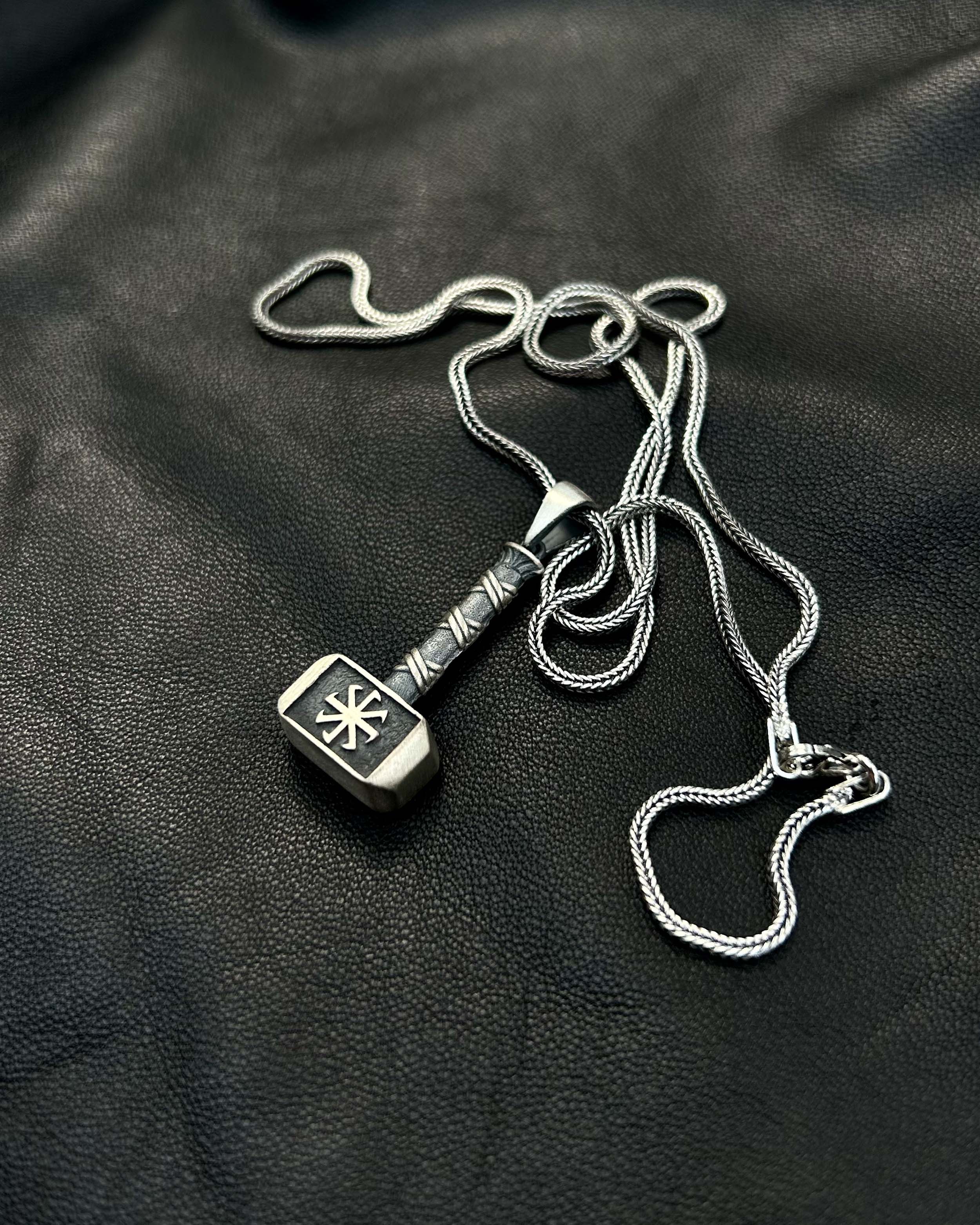 Collana Mjolnir in Argento Sterling 925 - Simbolo di Forza e Coraggio