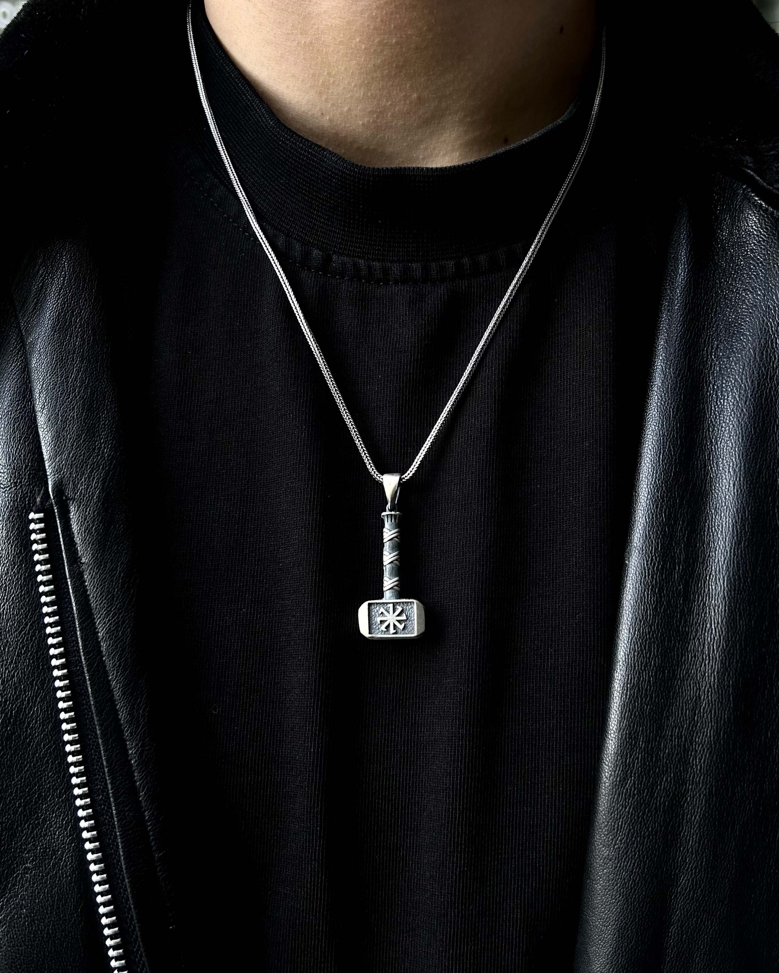 Collana Mjolnir in Argento Sterling 925 - Simbolo di Forza e Coraggio