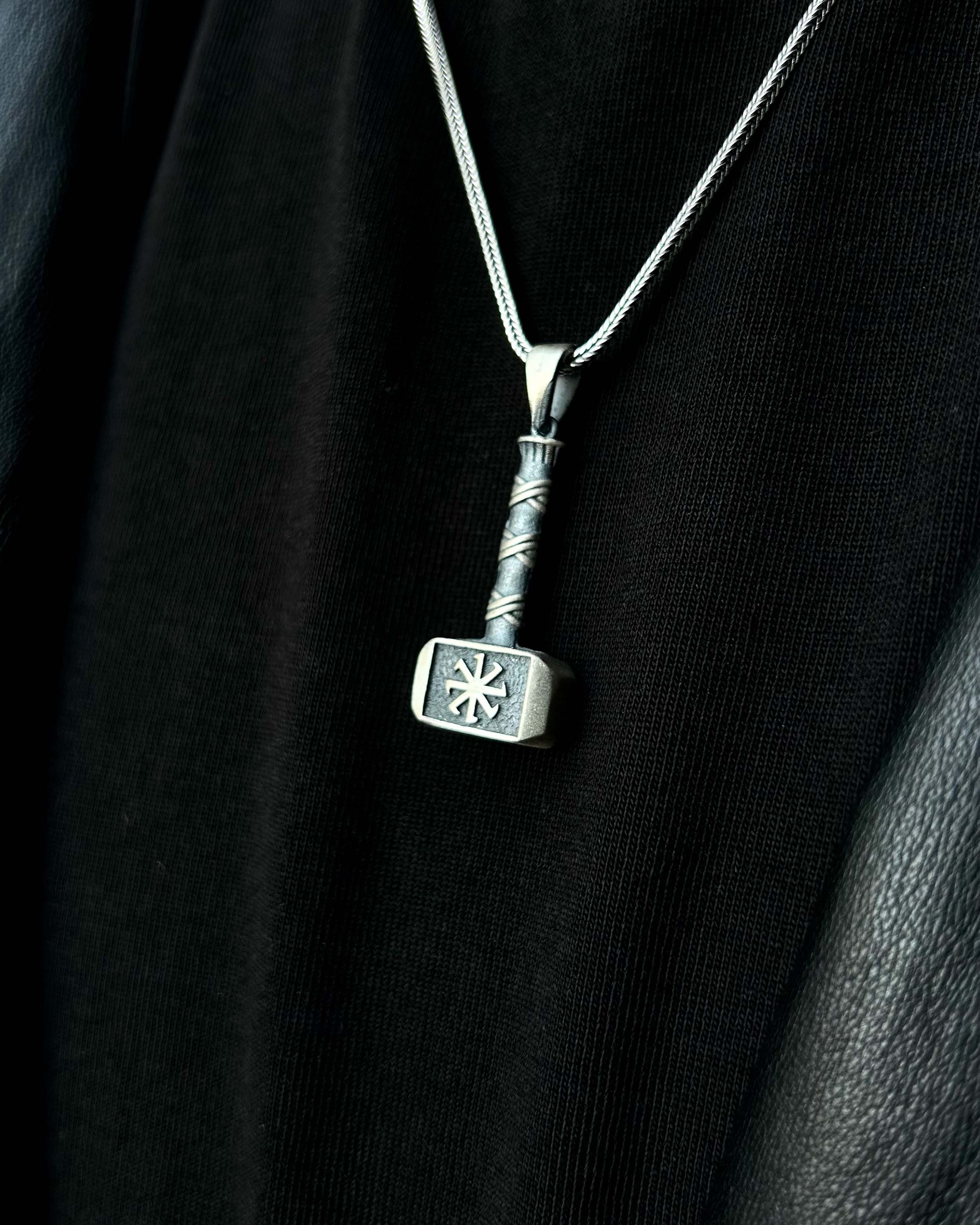 Collana Mjolnir in Argento Sterling 925 - Simbolo di Forza e Coraggio