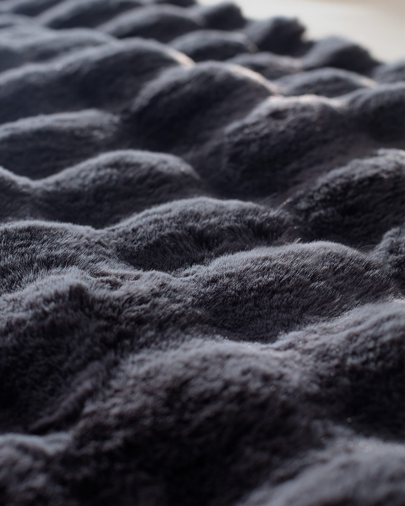 Modern Anthracite Polyester Bed Runner