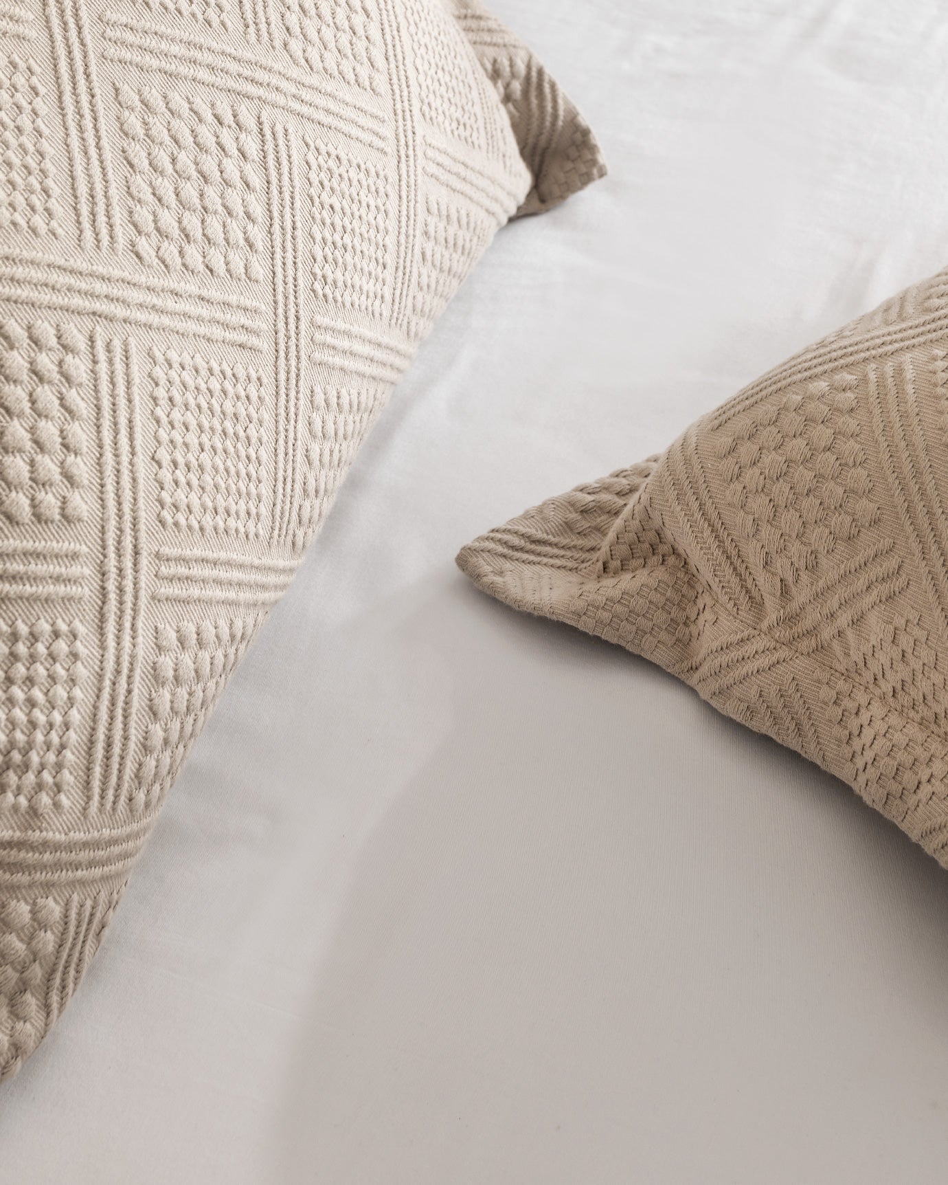 Triangle Pattern Double Bedspread