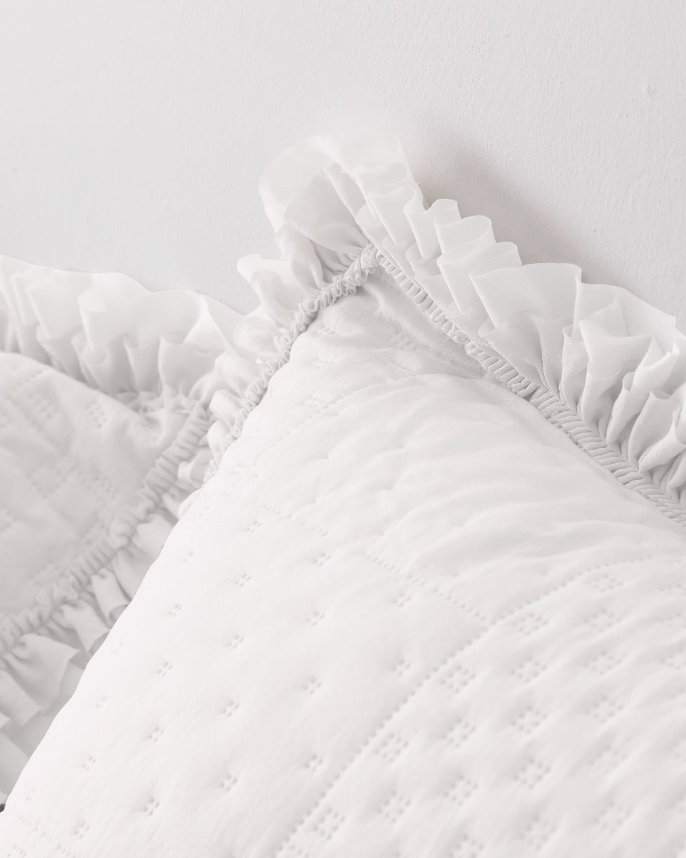 Full/Queen Size Quilted Bedspread - Soft & Lightweight Bed Cover