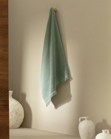 100% Cotton Bath Towel - Luxurious Softness & High Absorbency