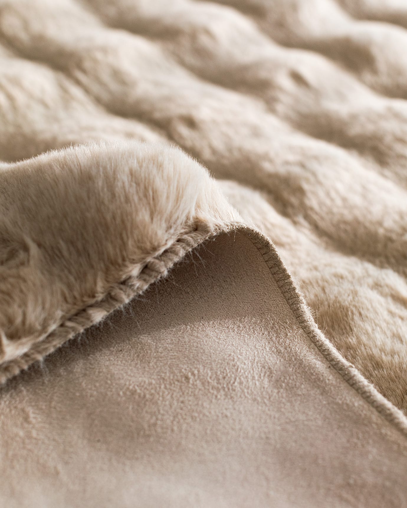Beige Polyester Area Rug - 4x6 ft (120x180 cm)