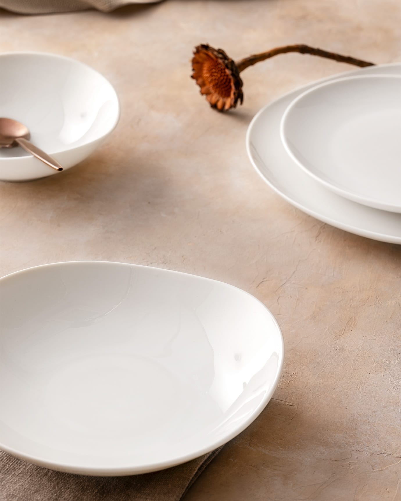 Nyt Bone Porcelæn 24-dele Middagsæt - Klassisk Hvid Elegance
