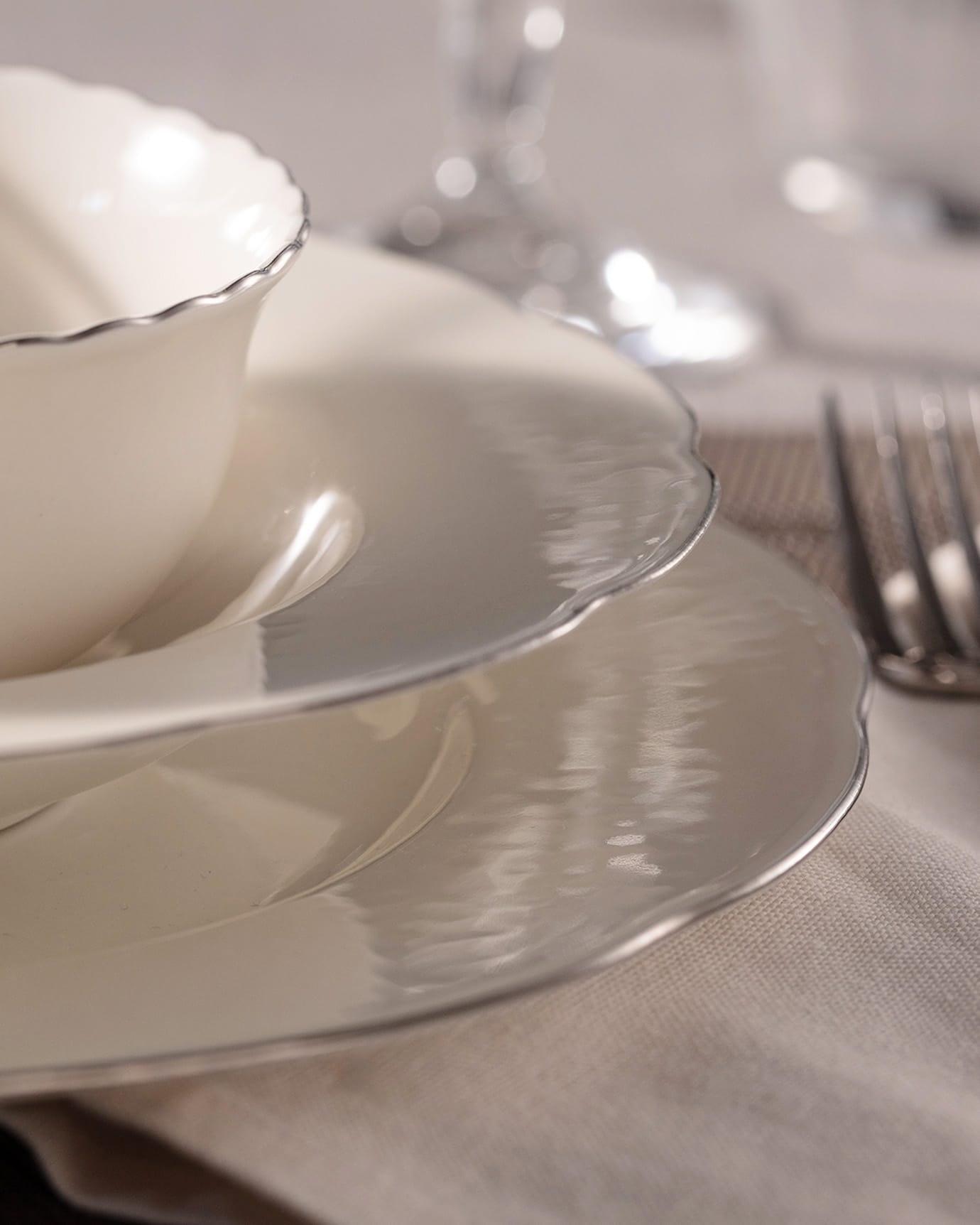 New Bone China 6-Person Dinner Set - Gold & Platinum Accents