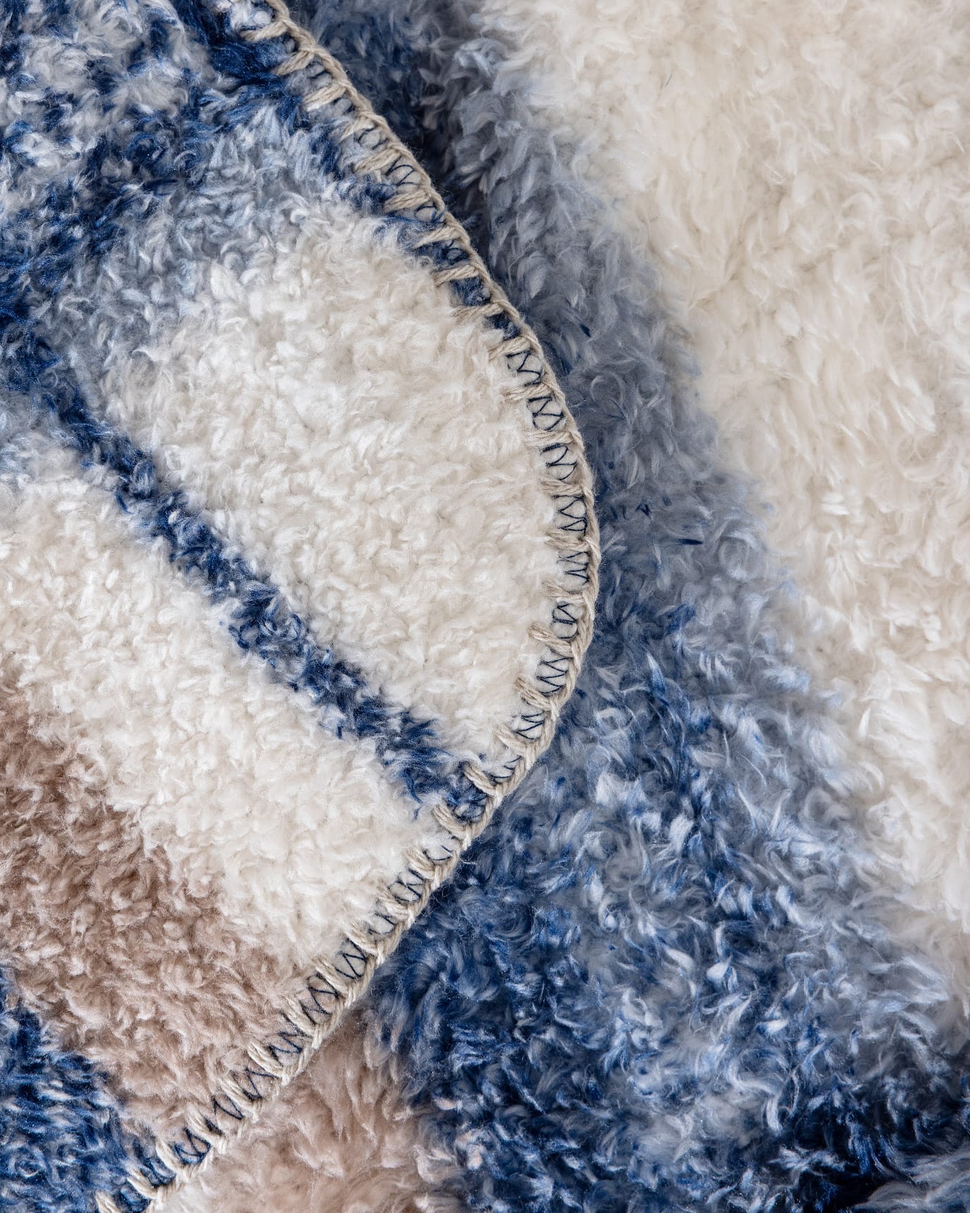 Polyester Sherpa Single Blanket - Reversible Dual-Tone Comfort