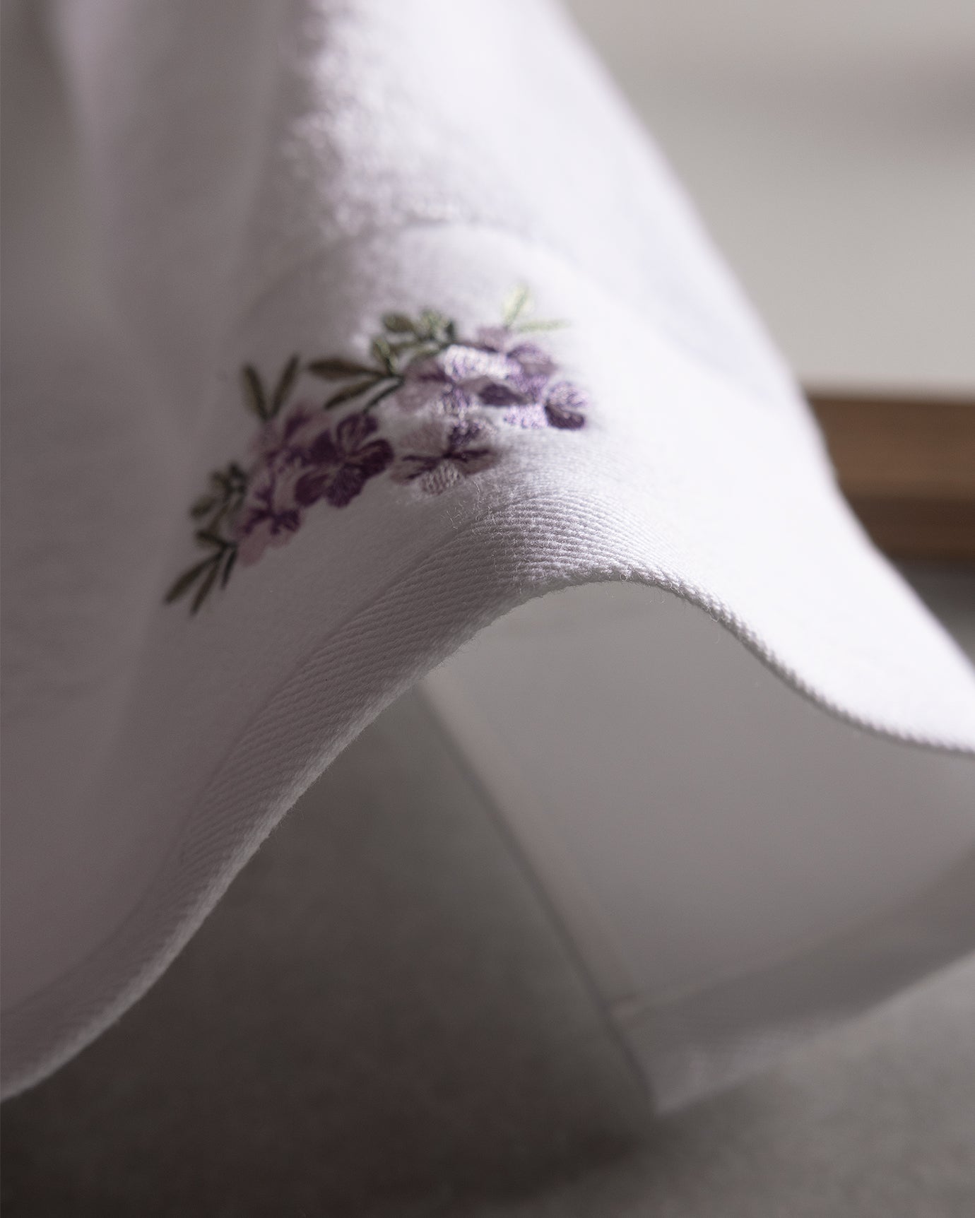 100% Cotton Fluffy Face Towel, Ultra Soft & Absorbent, White & Lilac