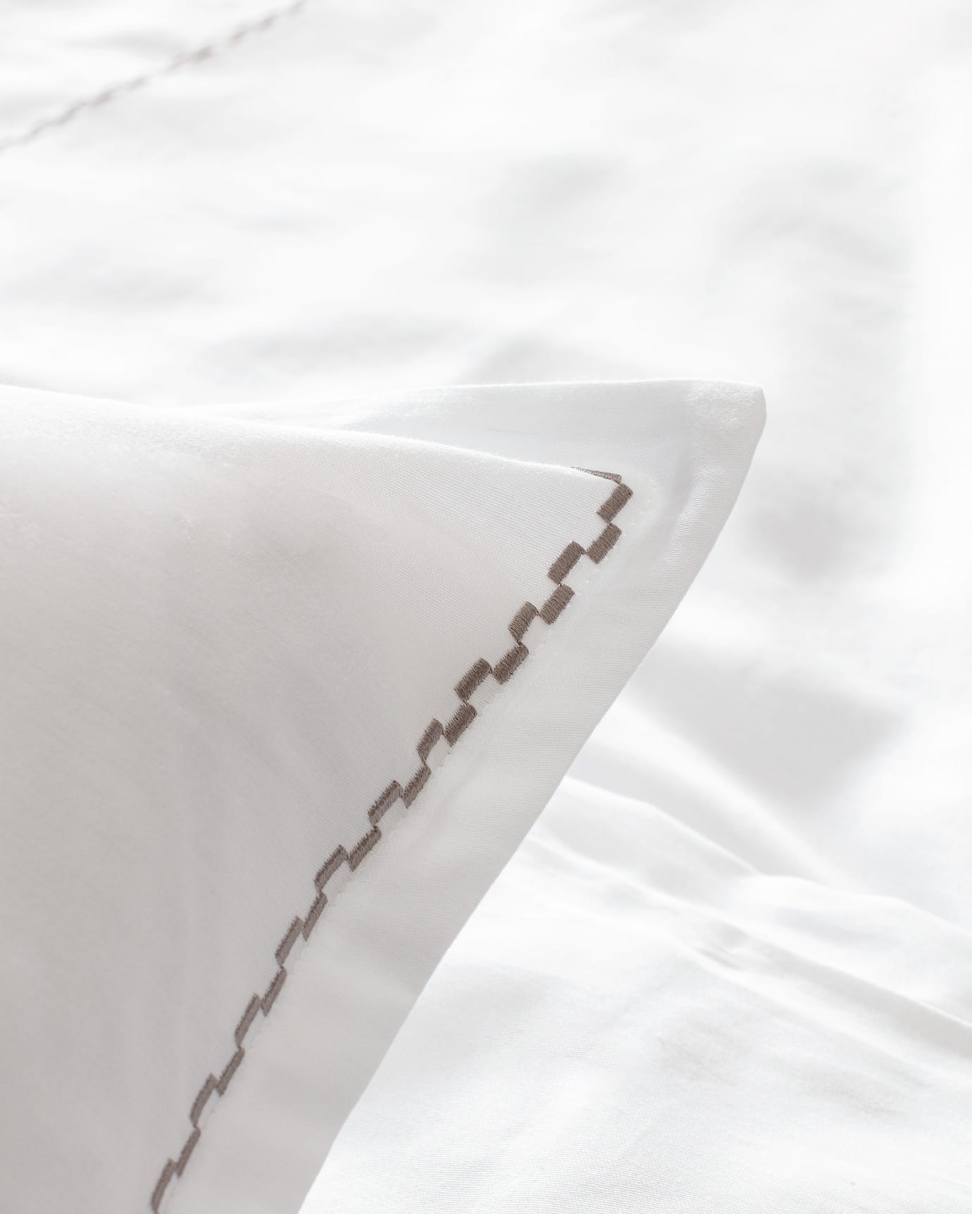 Laila Embroidered 100% Cotton Sateen Double Duvet Cover Set