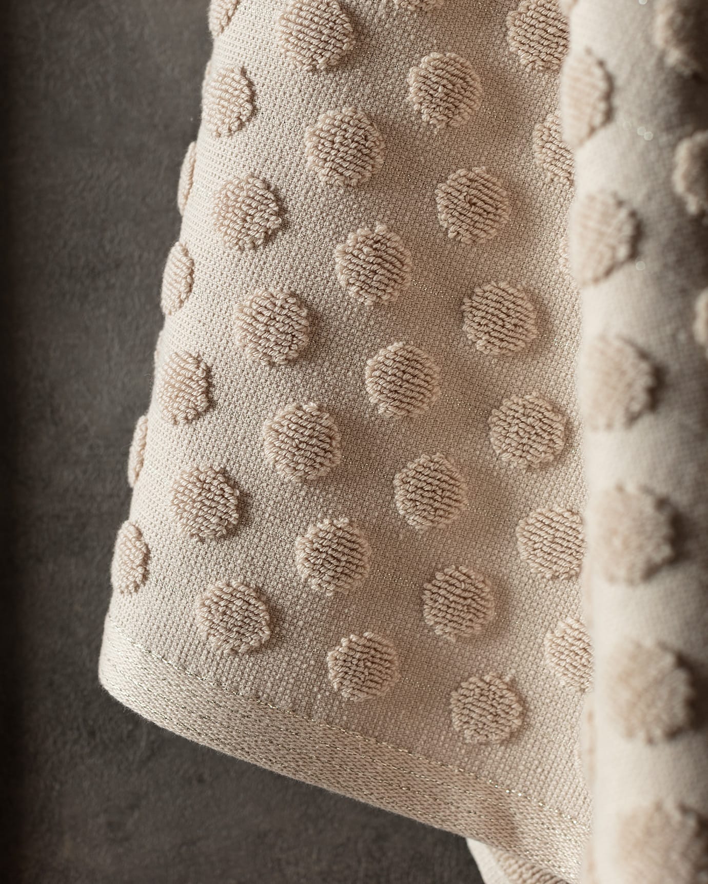 Premium 100% Cotton Bath Towel - Ultra Soft & Highly Absorbent