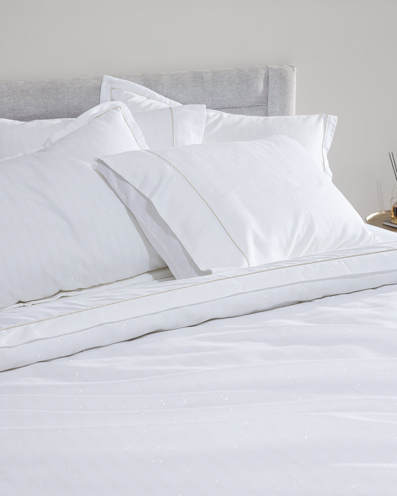 100% Cotton Sateen Double Duvet Cover Set - Shimmering White/Gold