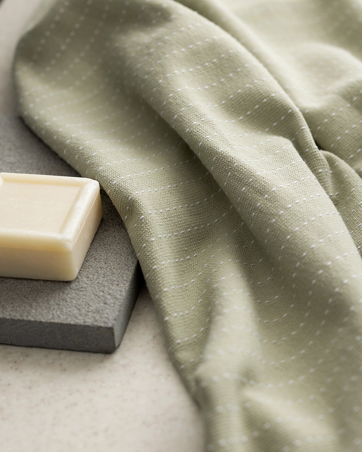 Cotton Blend Bath Towel - Plush Comfort