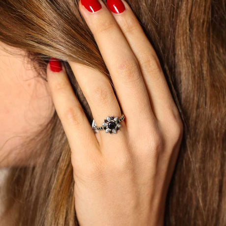 925 Sterling Silver Black Onyx Floral Ring - Elegant Bloom Design