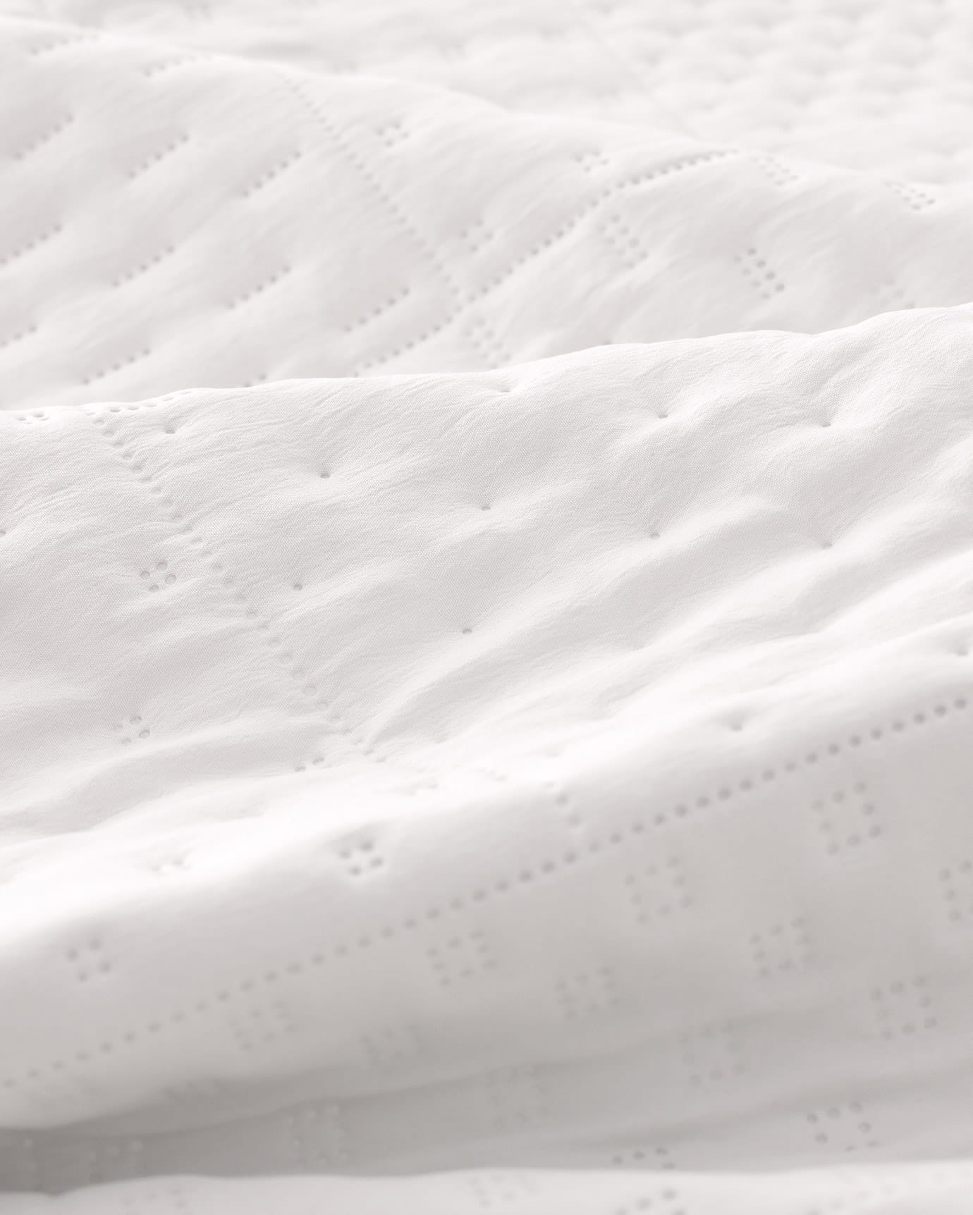 Full/Queen Size Quilted Bedspread - Soft & Lightweight Bed Cover