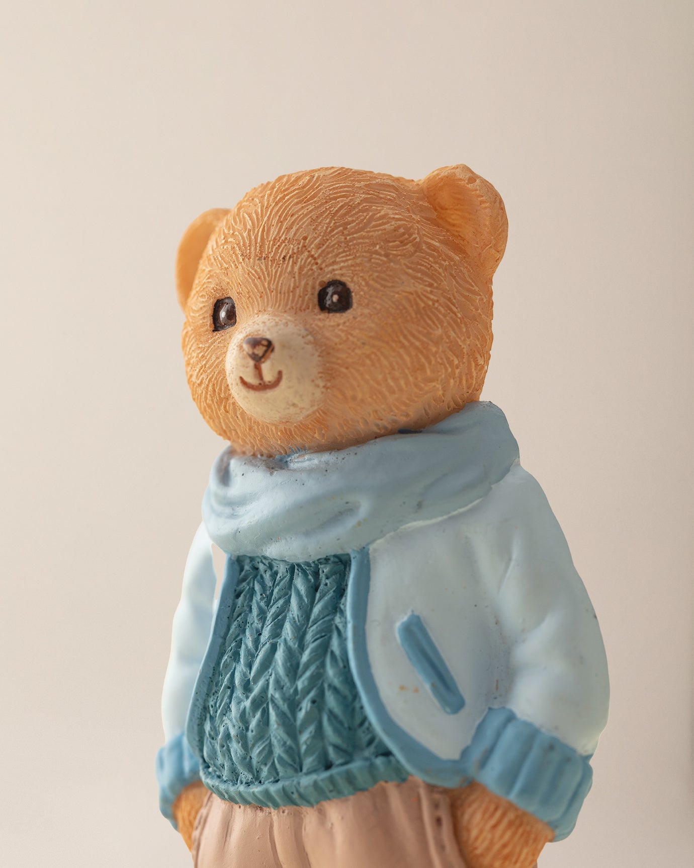 Resin Bear Magnet - Charming Beige & Blue Decor
