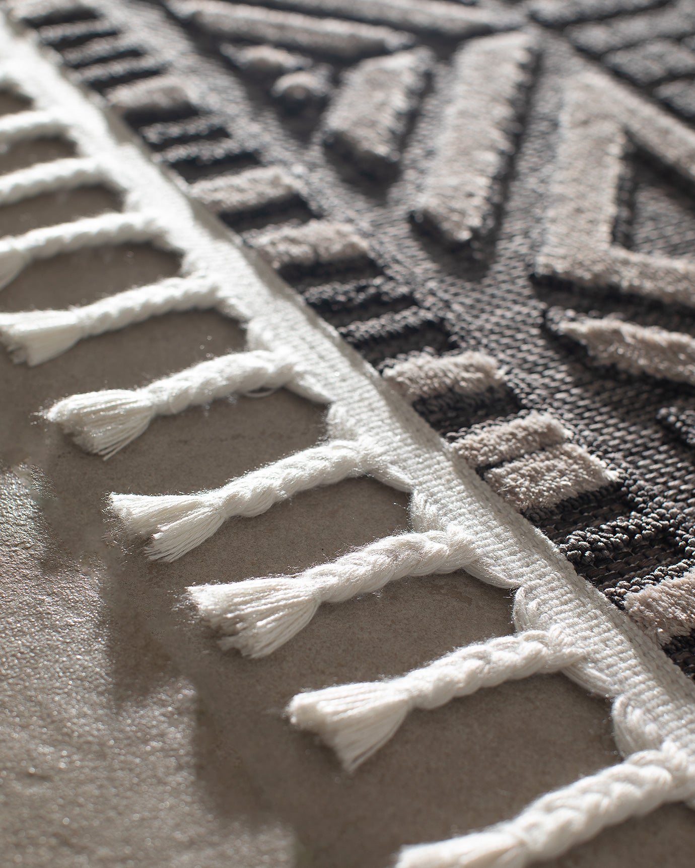 Archard Modern Area Rug - Versatile Home Decor Carpet