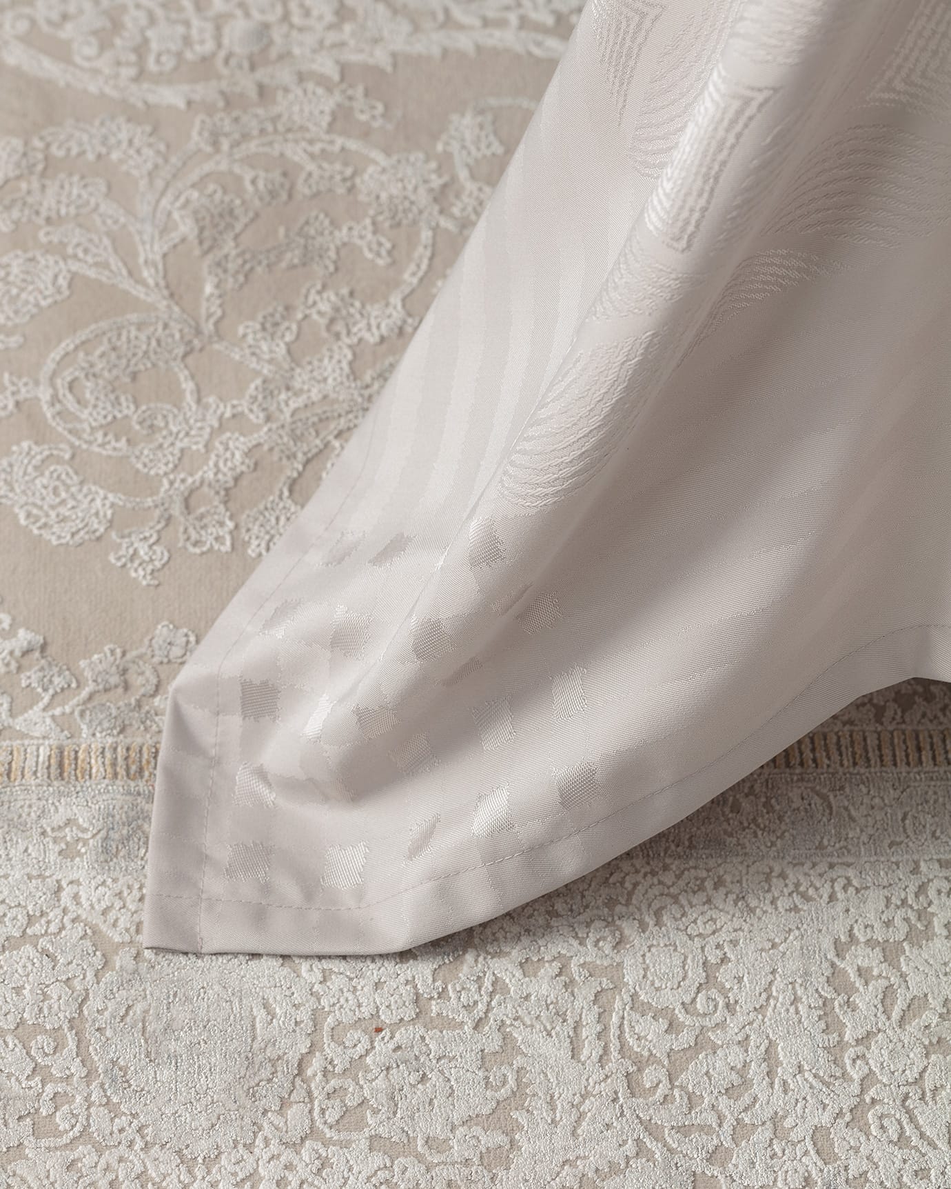 Polyester Tablecloth - Modern & Easy Care Dining Linen