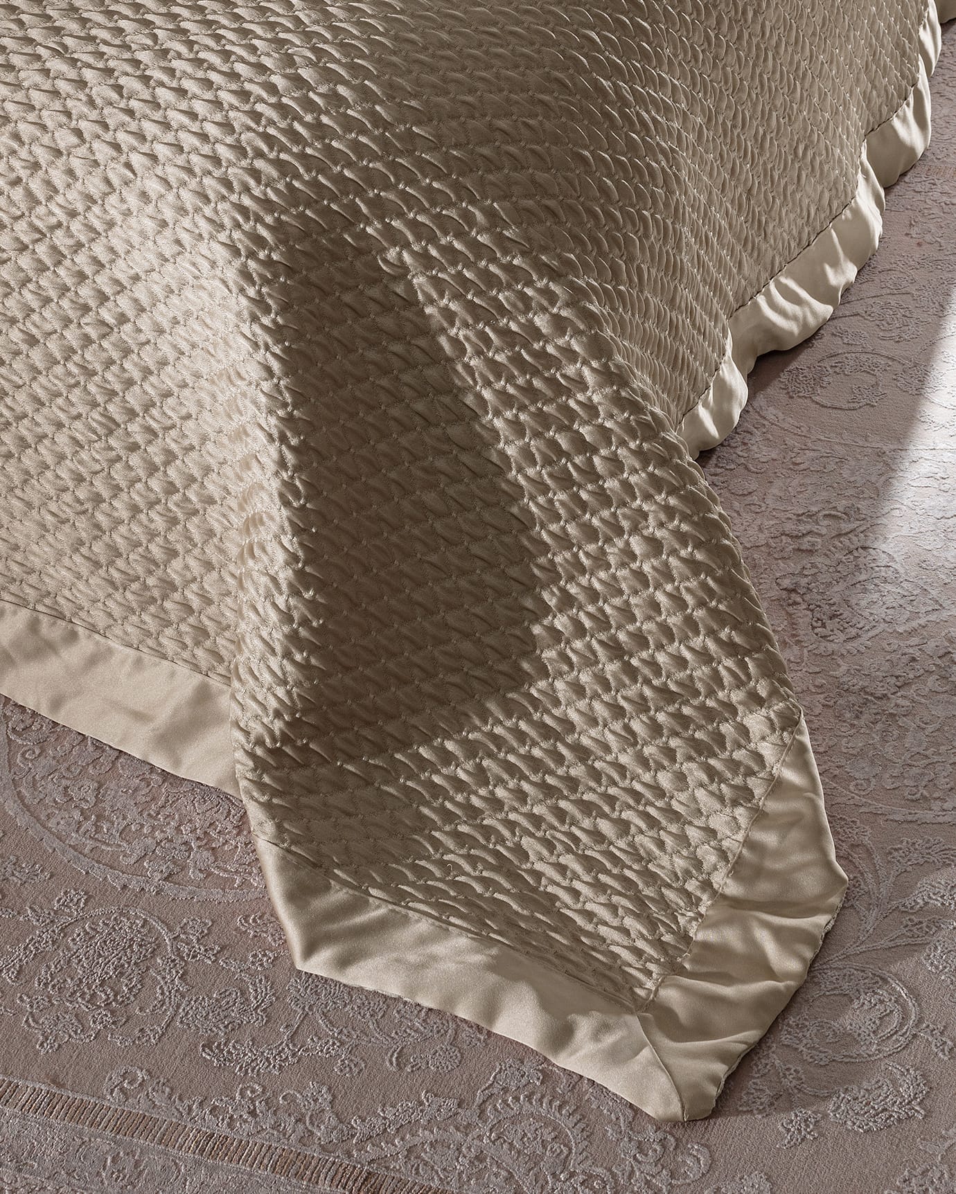 Cotton & Polyester 7-Piece Bedding Set - Gold Accents