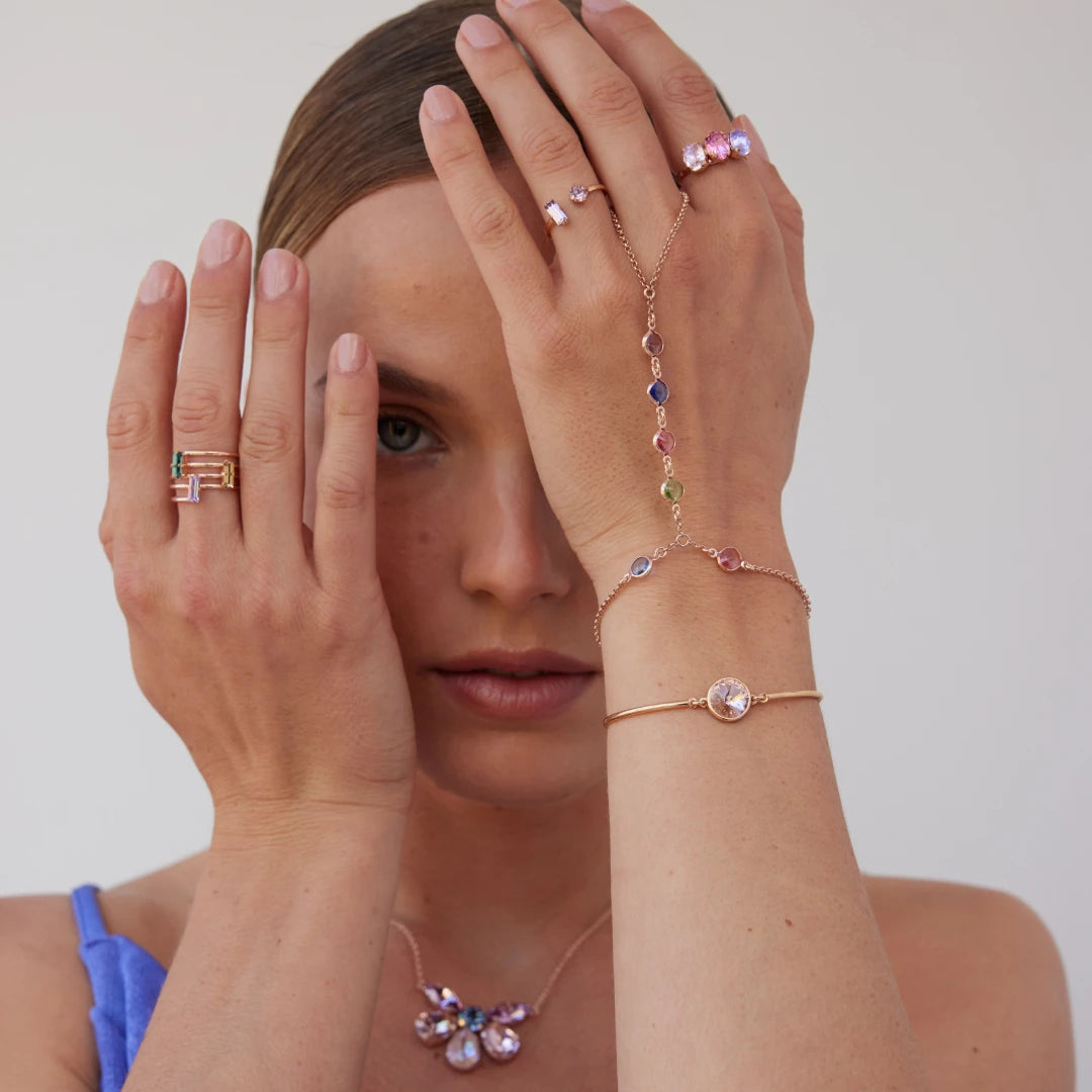 Řetízek na ruku ze stříbra s růžovým zlatem – minimalistický Swarovski krystal