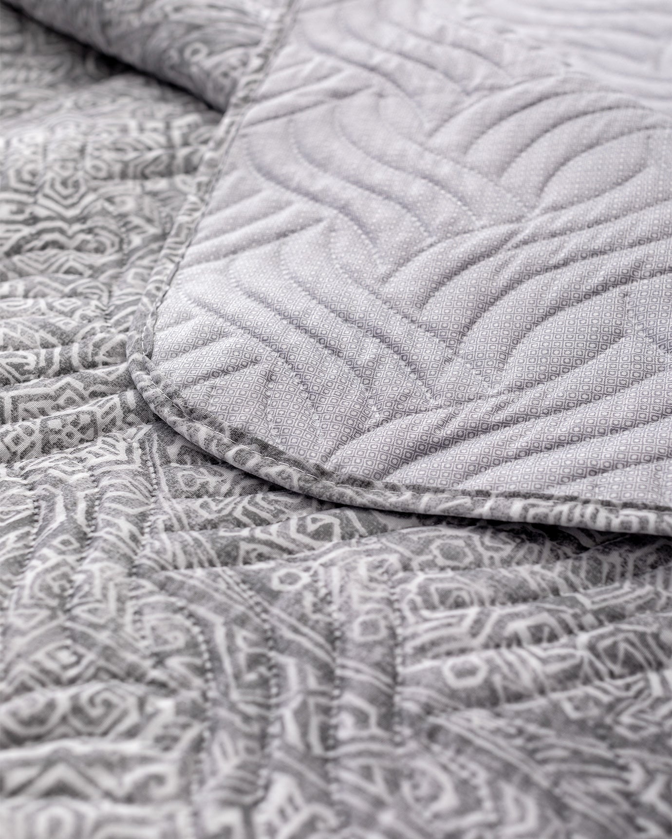 Fanya Printed Double Bedspread - Soft Decorative Bed Cover
